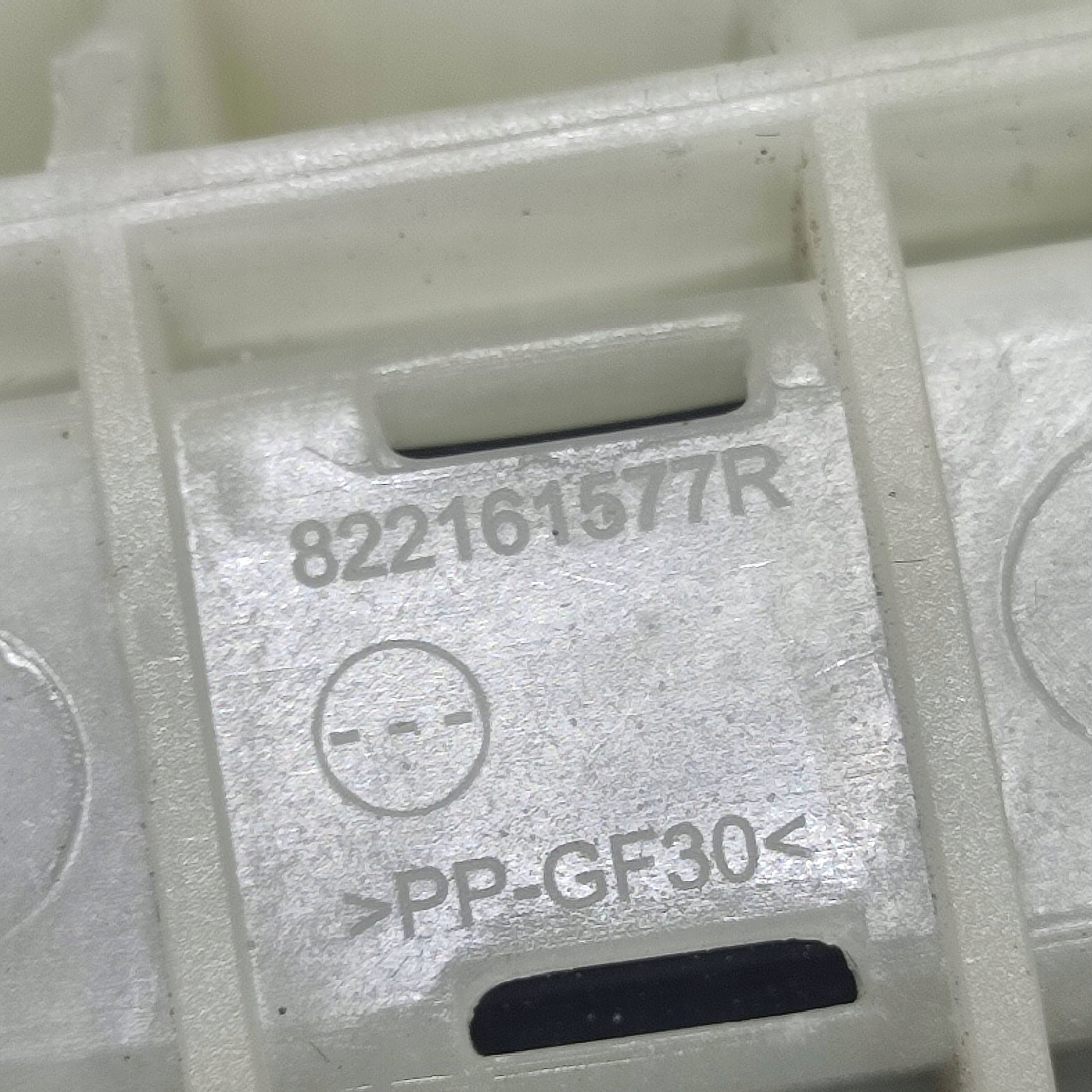 prowadnica windows rear part side right Dacia Jogger 822161577R