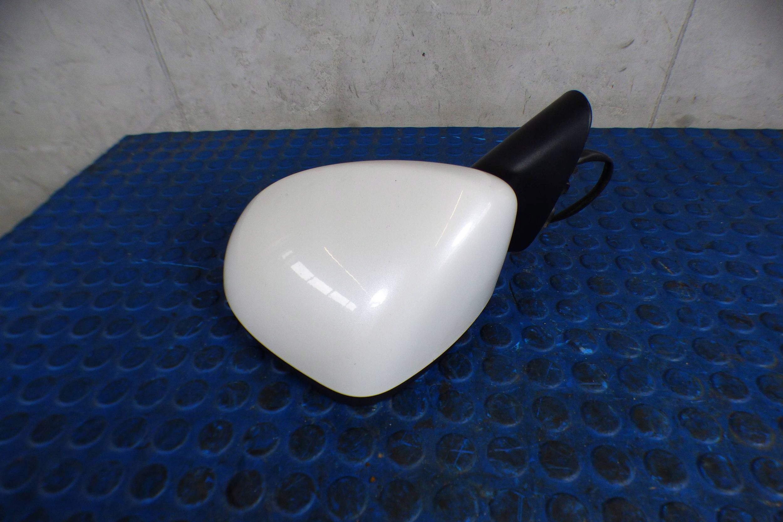 Opel Corsa E mirror left 3PIN LAKIER Z42A st.BDB original EUROPA
