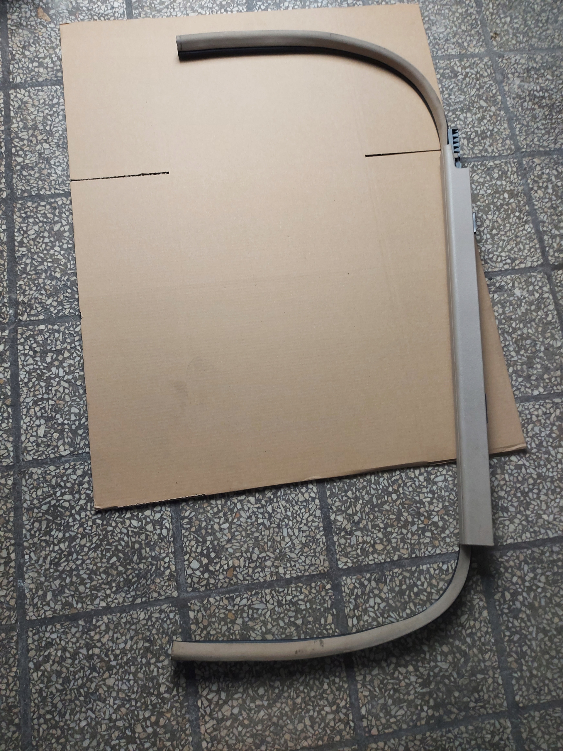 УПЛОТНИТЕЛЬ ДВЕРИ ПРАВА MERCEDES Е КЛАС W207 CABRIO