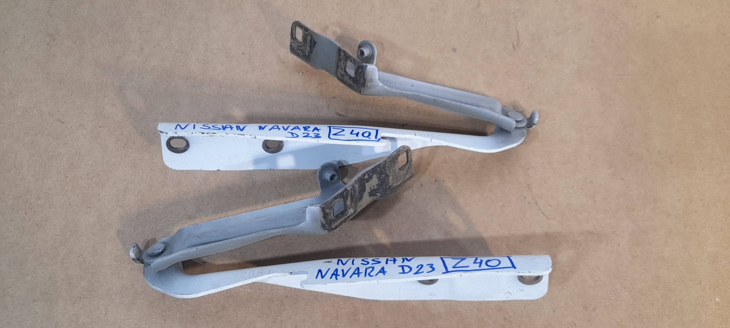 Nissan Navara D23 bonnet hinges (Z40)