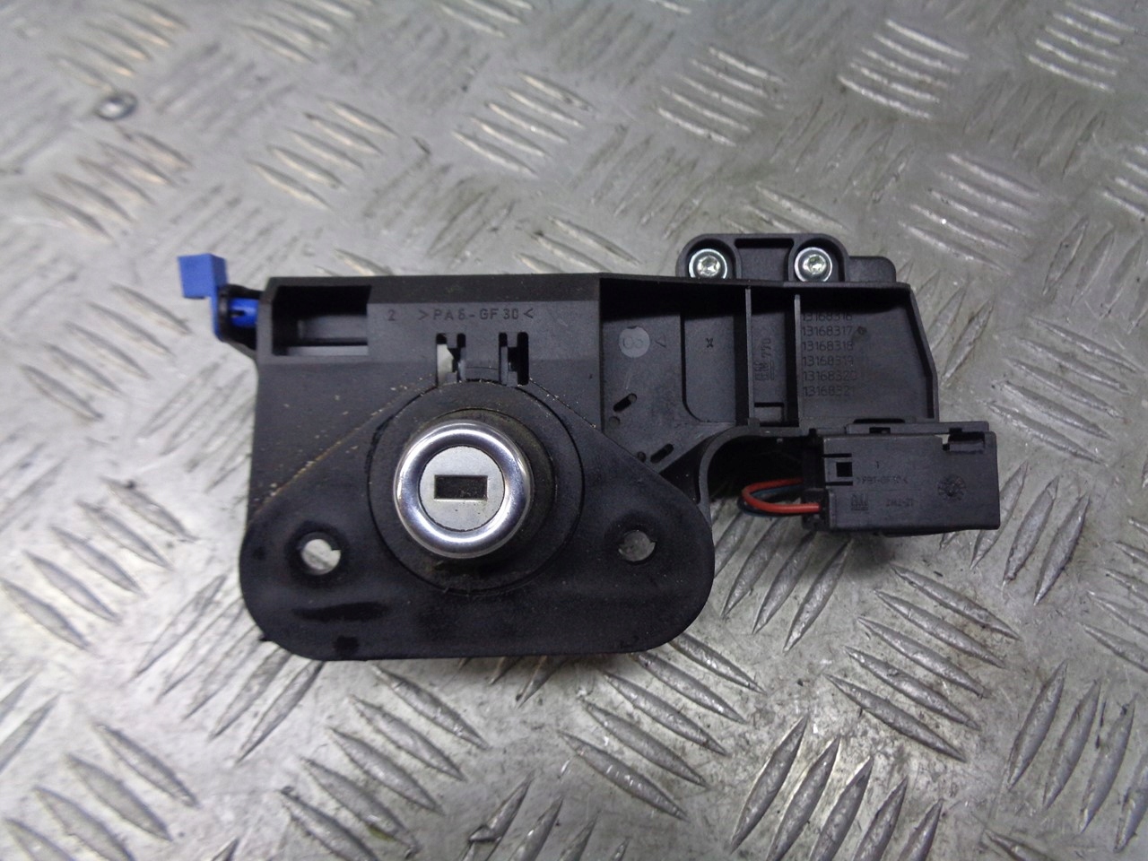 KLAMKA KLAPY BAGAŻNIKA OPEL MERIVA A