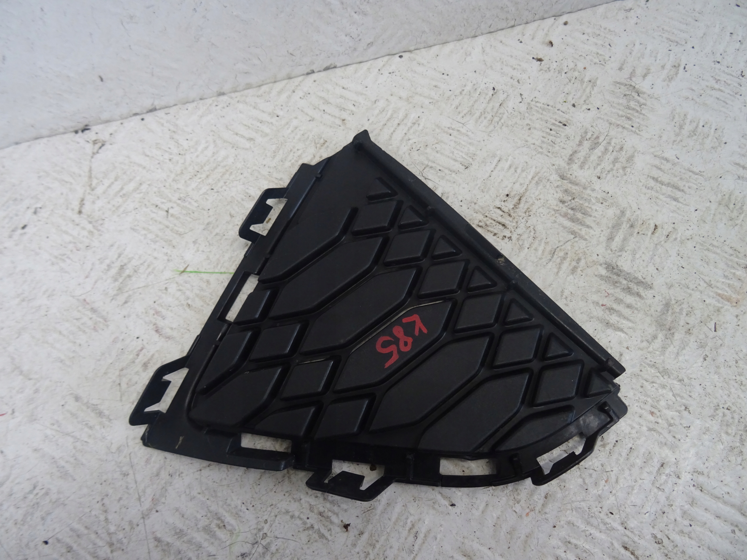 grid of a bumper right front AUDI Q2 S-LINE 81A807152C