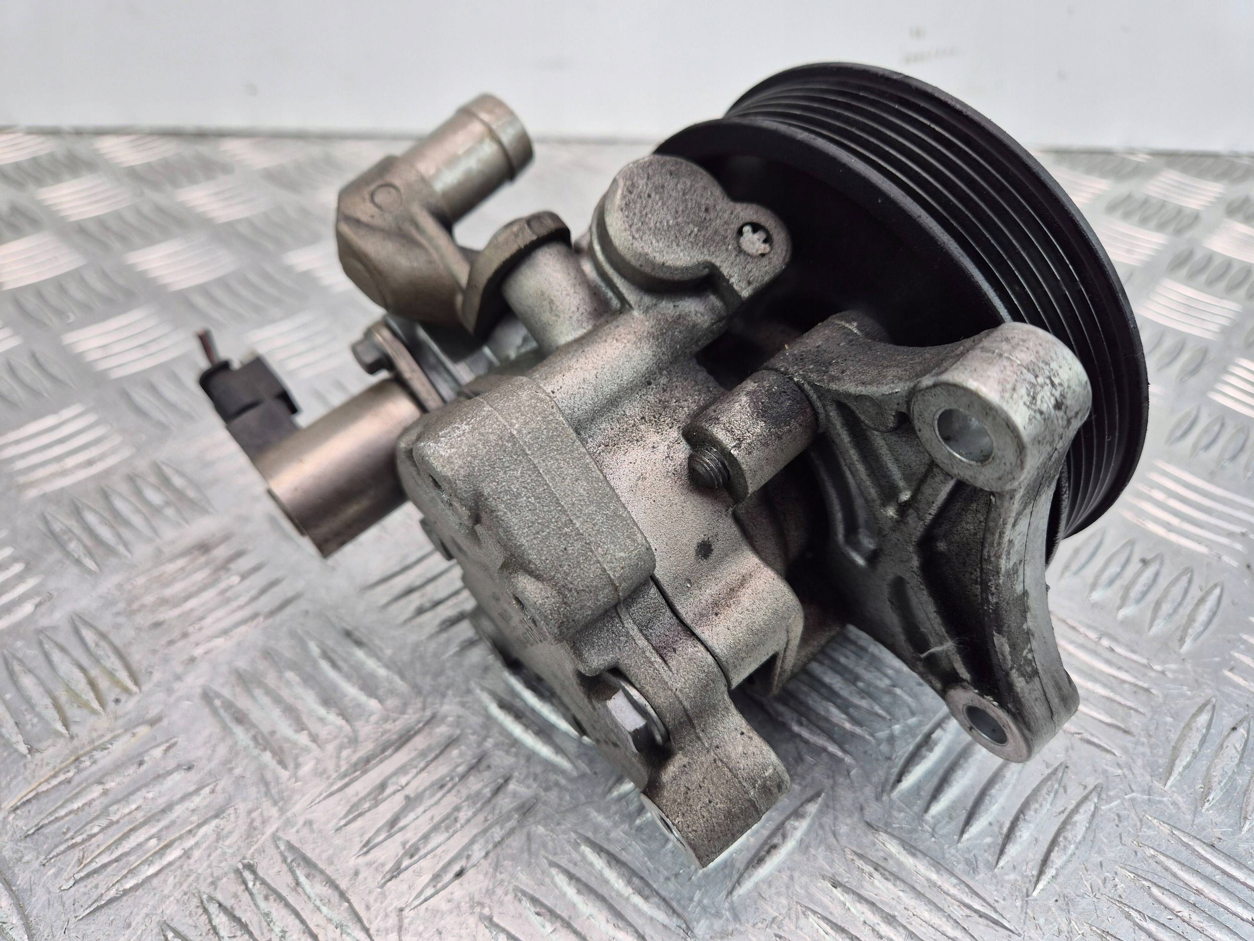 Mercedes C200 CGI W204 Servopumpe A0064666801
