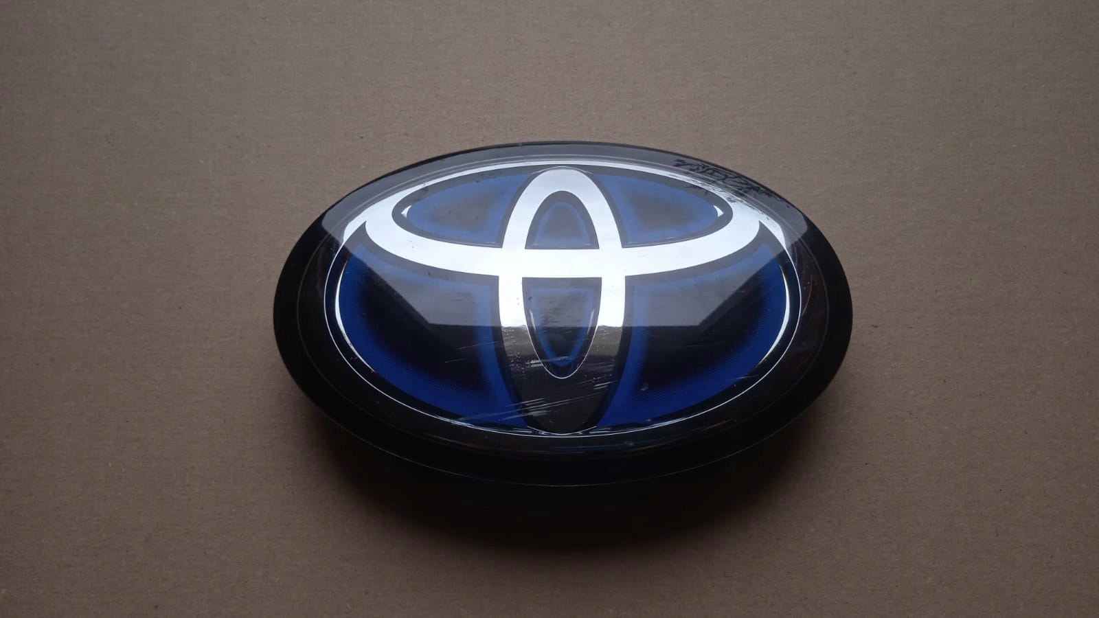 ZNACZEK EMBLEMAT LOGO PRZÓD PRZEDNI TOYOTA RAV4 V 18-