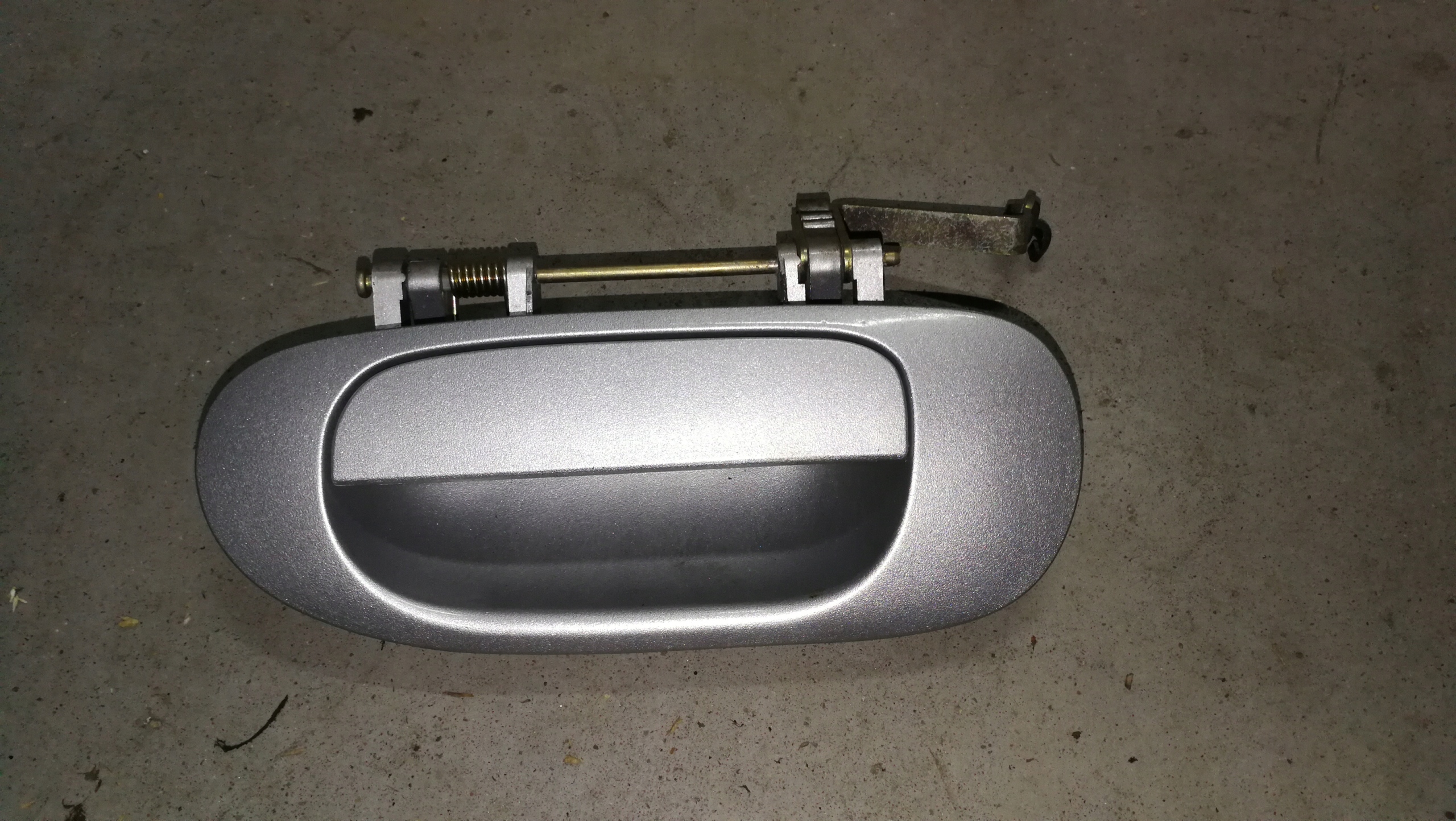 Ручка двери левая задняя задняя Space Star и Carisma 01-