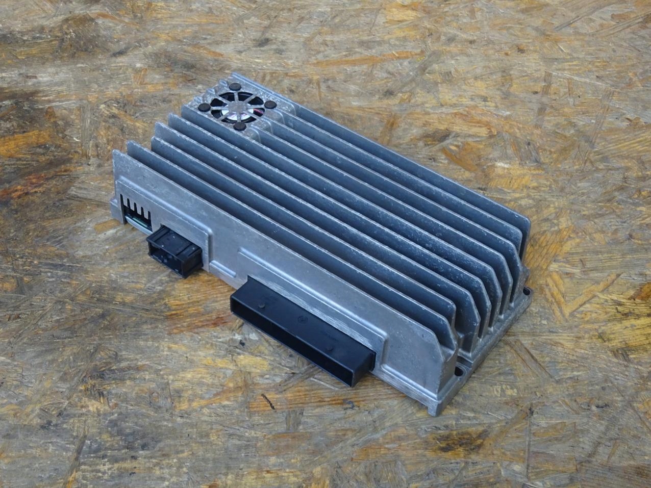 WZMACNIACZ BANG OLUFSEN AUDI A4 B8 8T0035223T