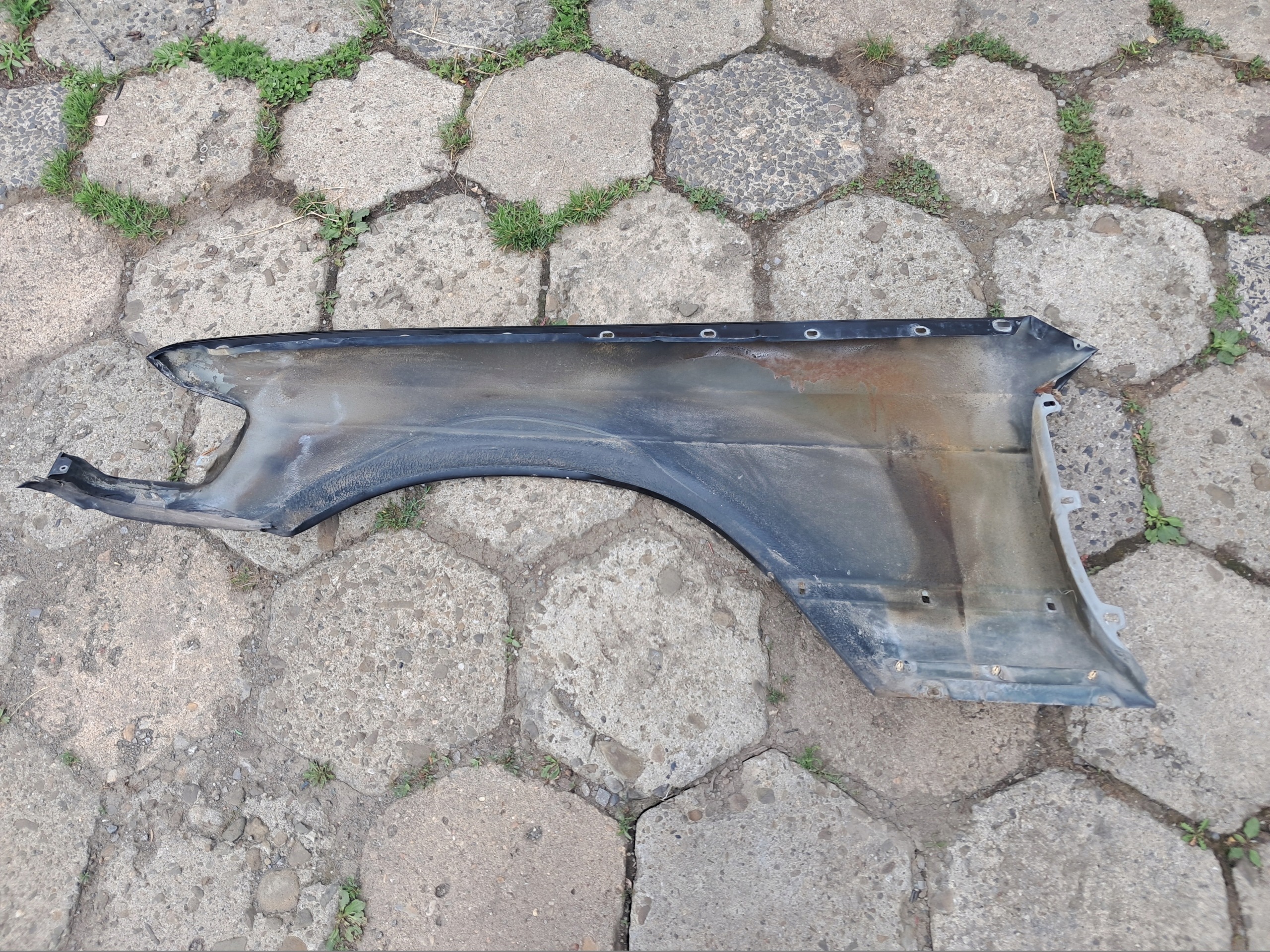 fender right front MERCEDES W126 1268812401