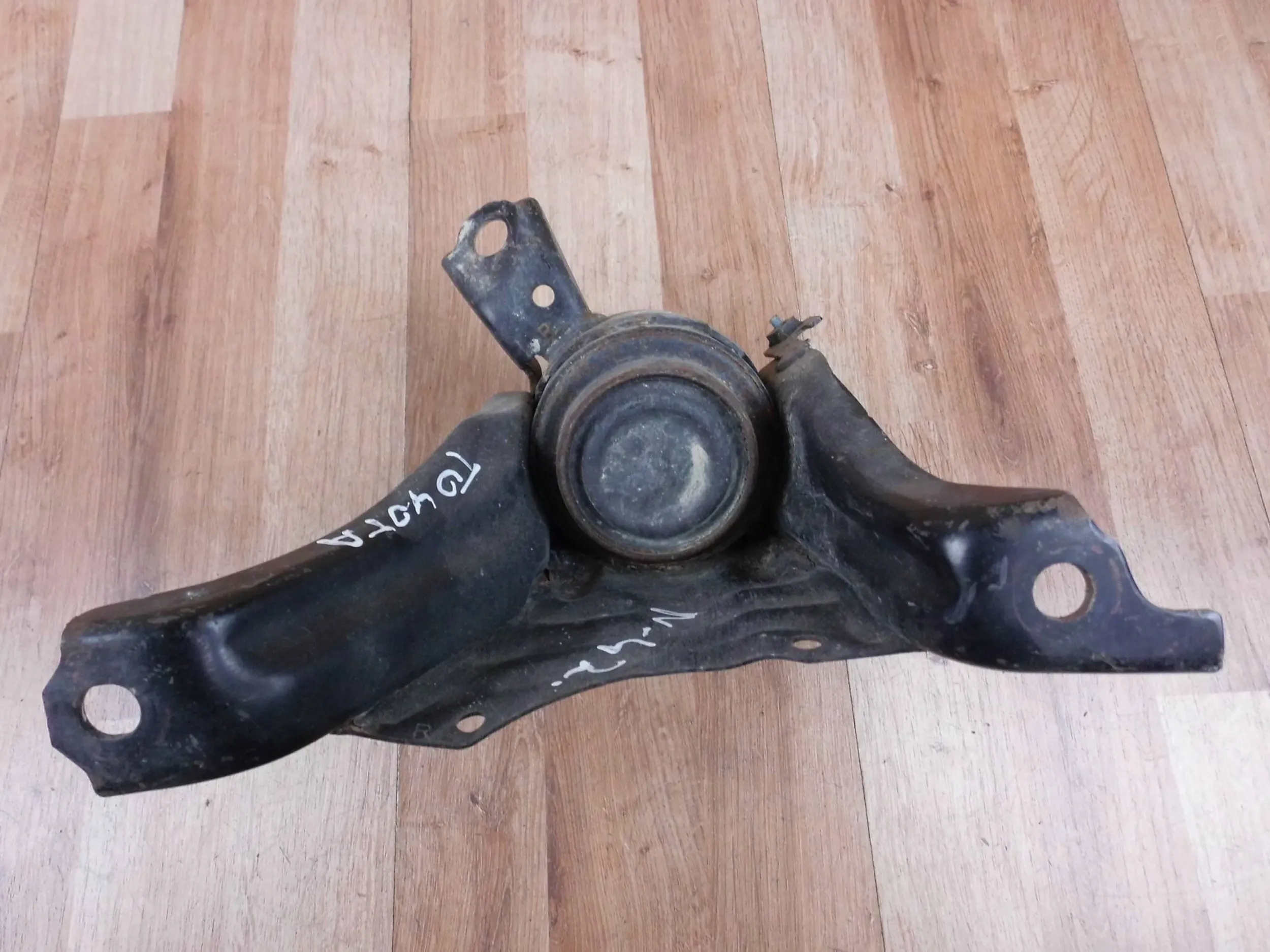 Toyota Corolla E21 2.0 HYBRID holder engine mount holder 1230524020