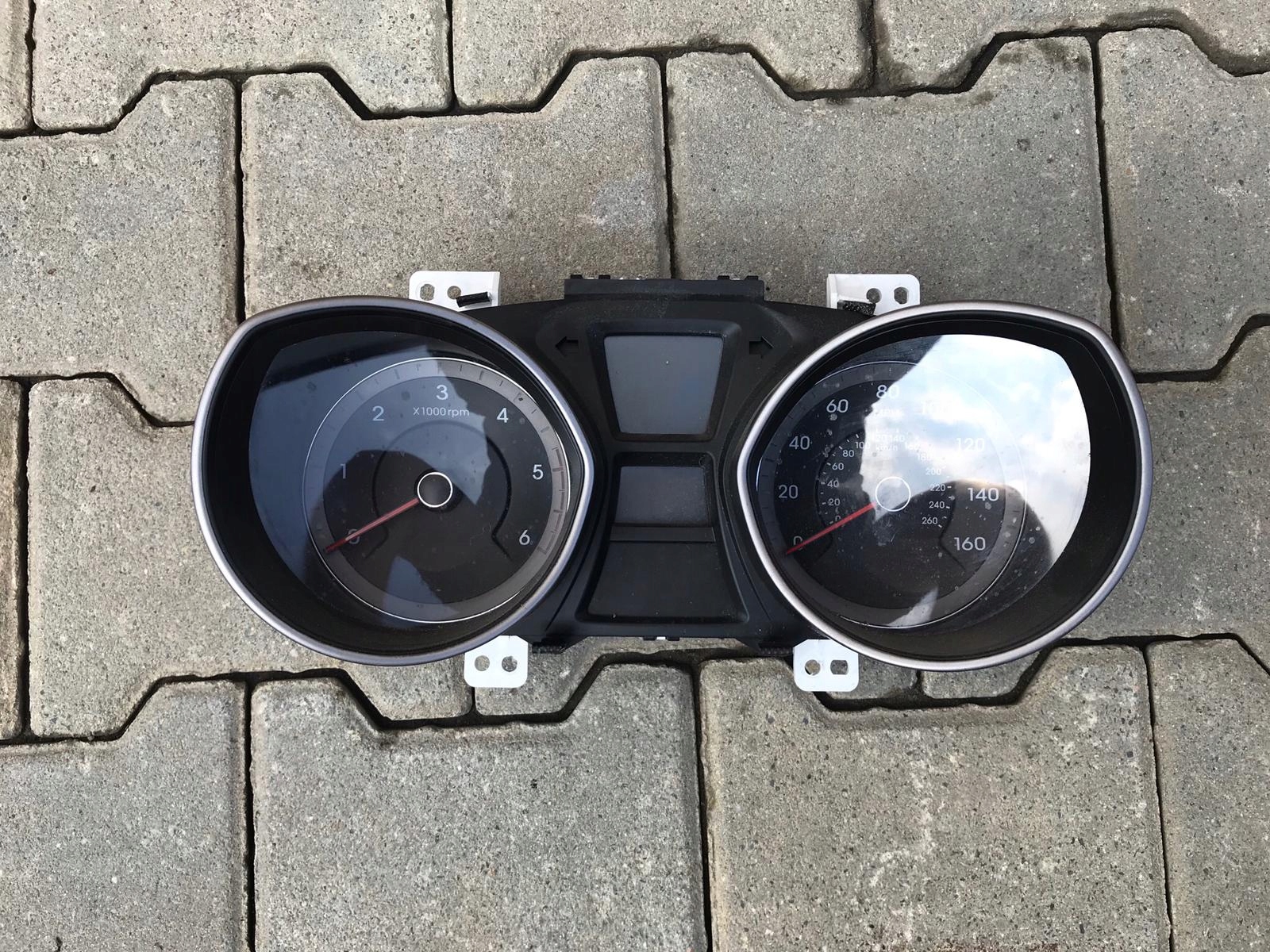 Hyundai i30 II CRDI dials UK