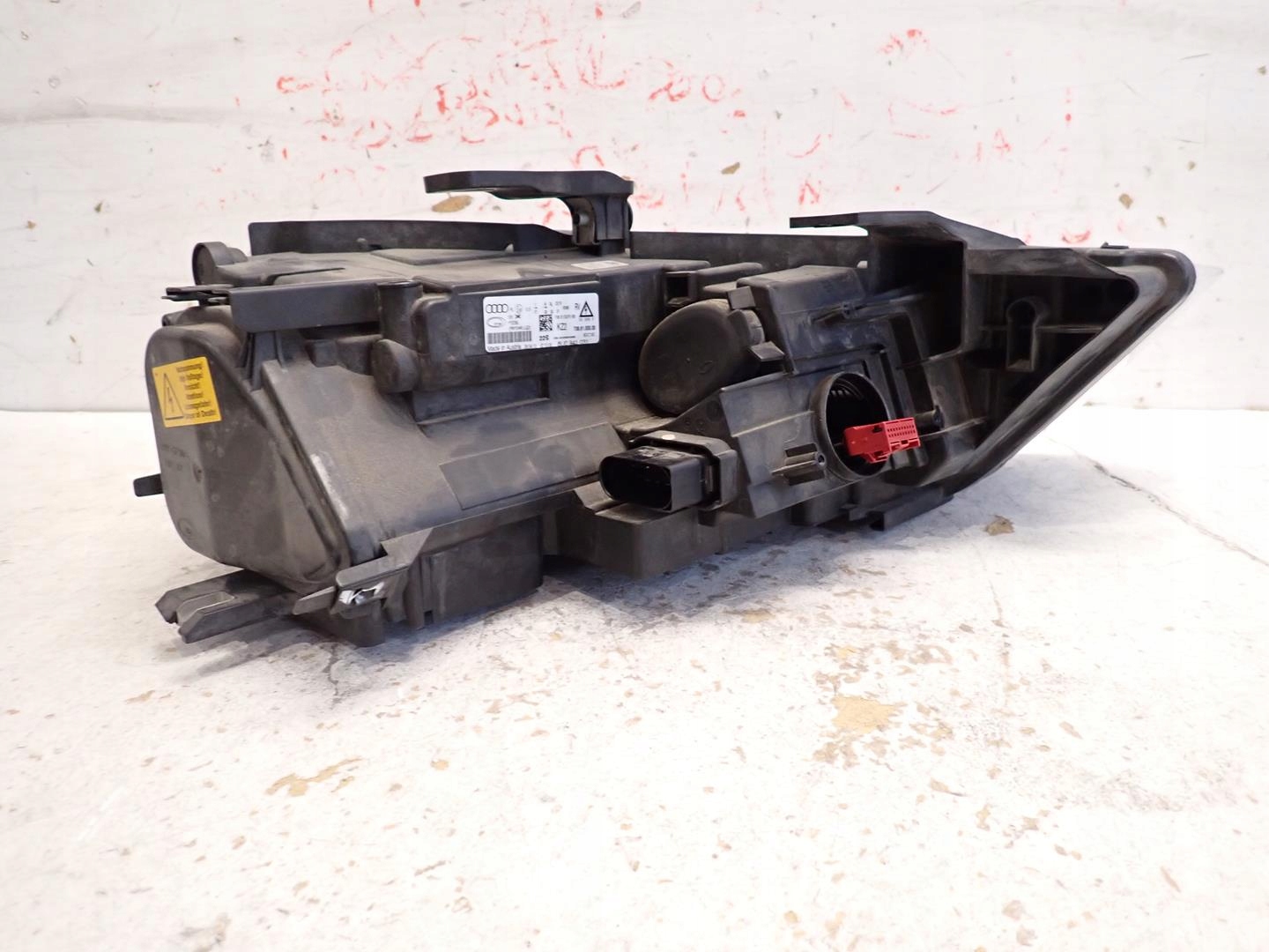 light front front left AUDI Q3 2010- 2016- BI-XENON SKR 8U0941031