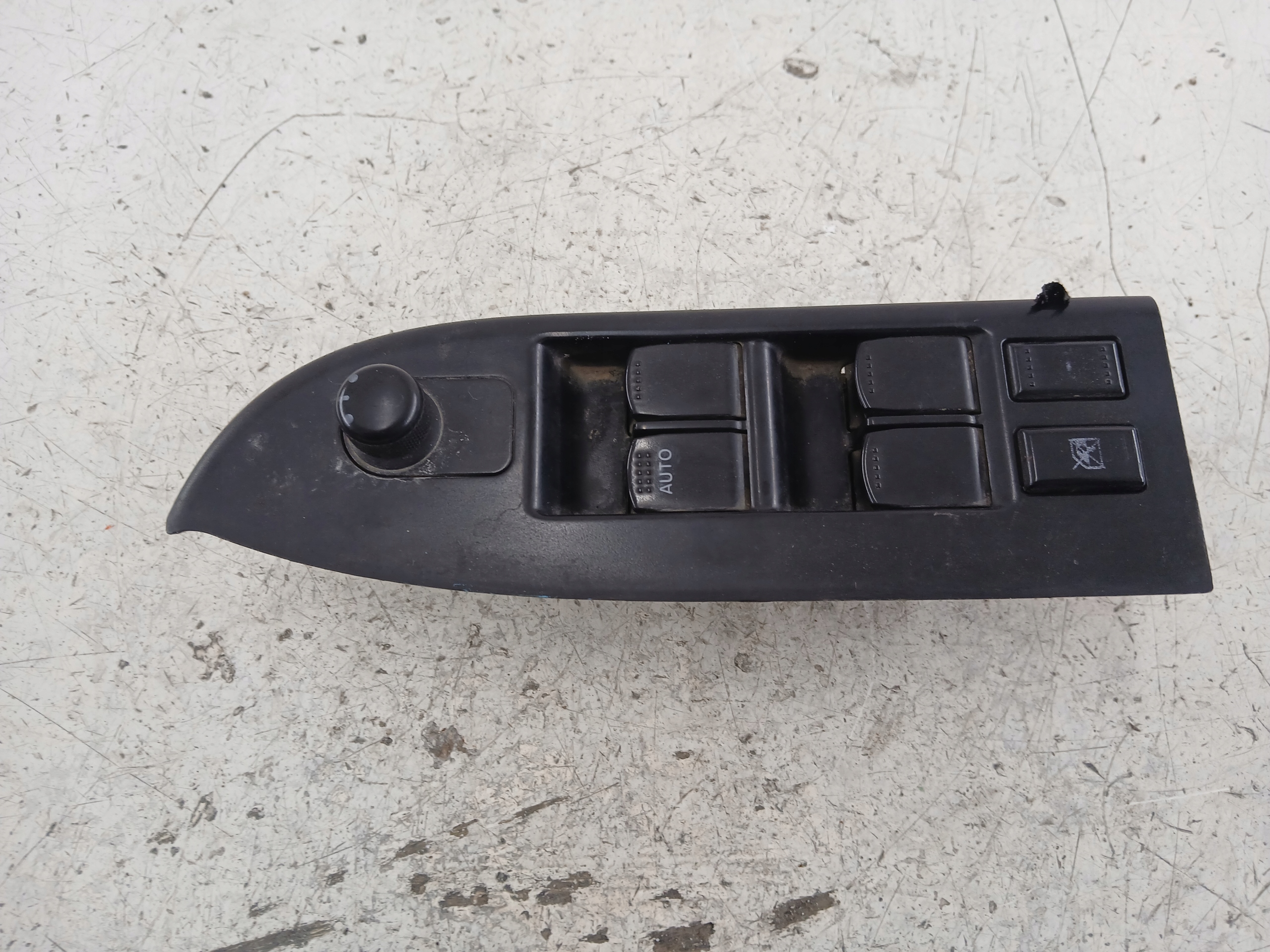 SUZUKI GRAND VITARA II PANEL okna levý předek