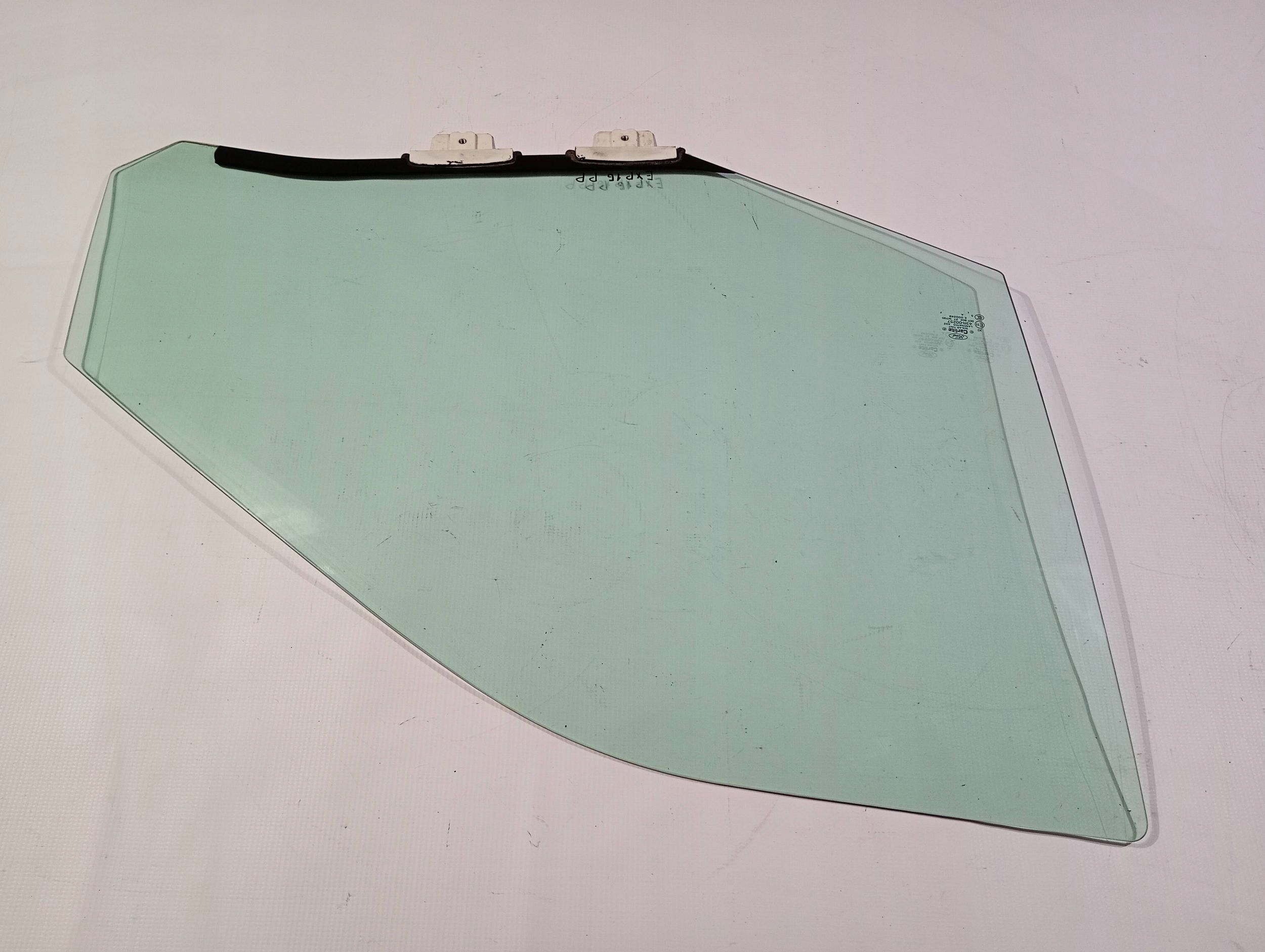 window front front right door of the passenger Ford Explorer V 2011-2019