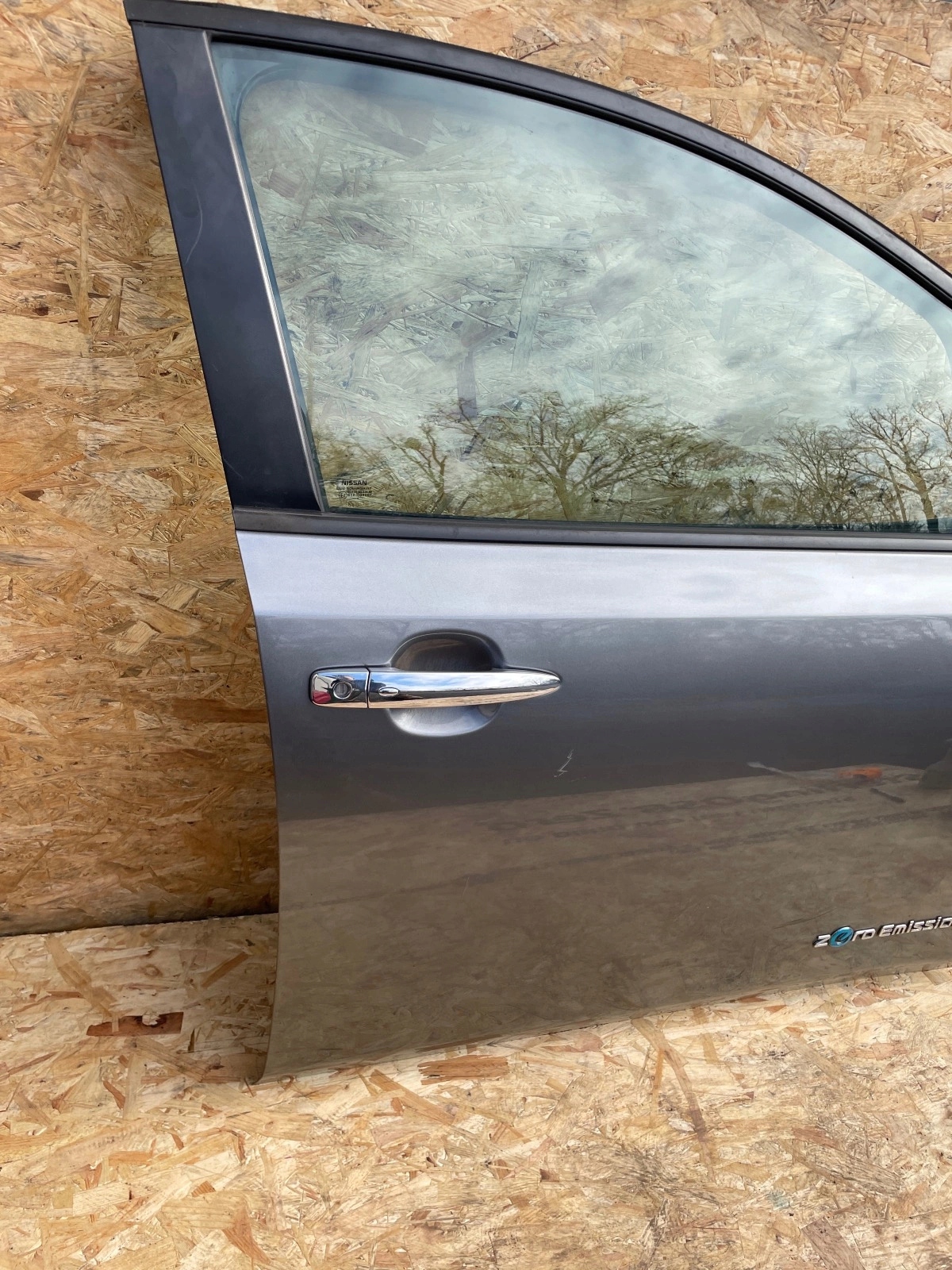 door front front right Nissan Leaf and szare