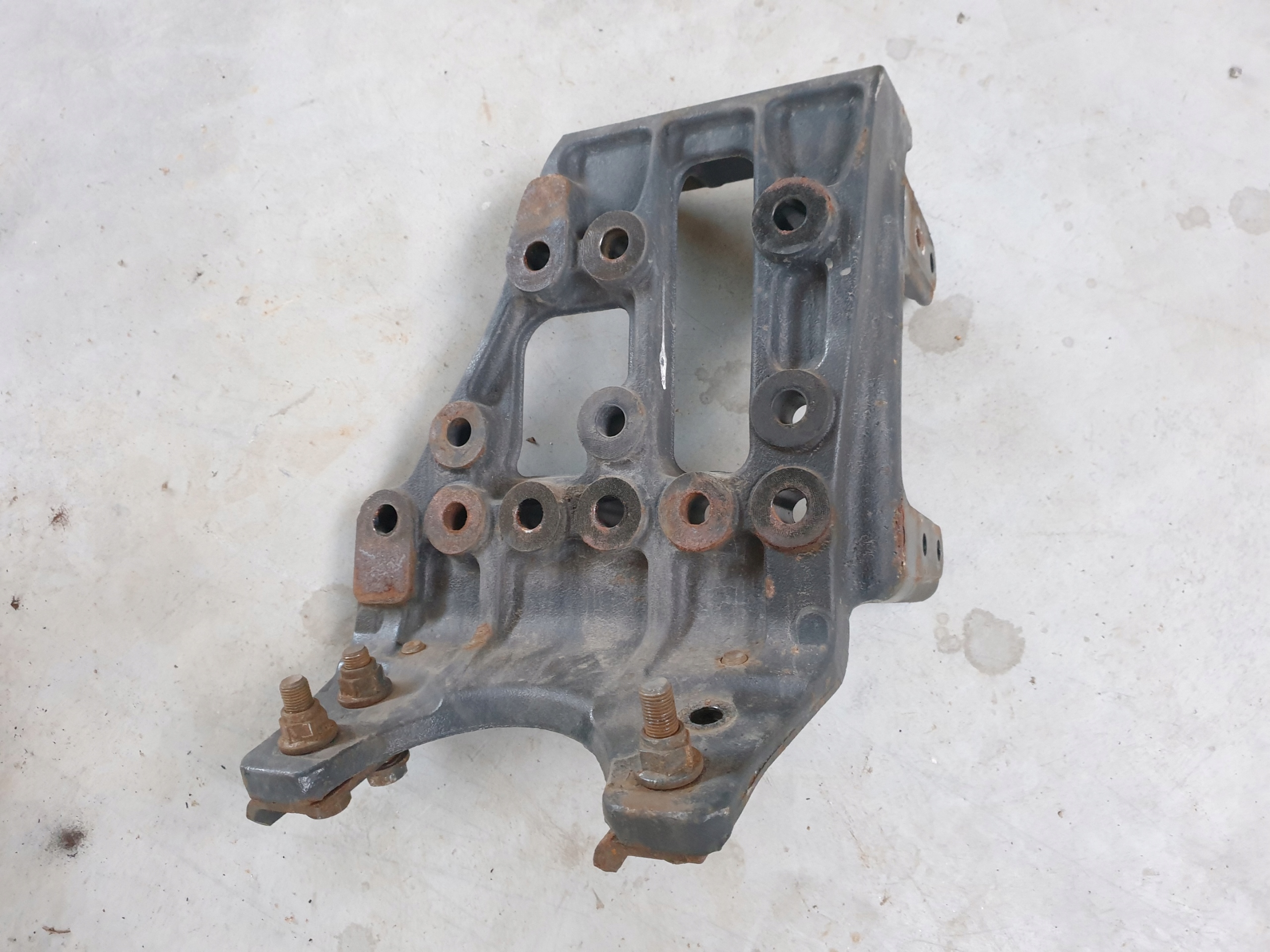 9603120133 - ACTROS MP4 КРІПЛЕННЯ ЛЮЛЬКИ БАЛКИ ПІД ЯЩИК