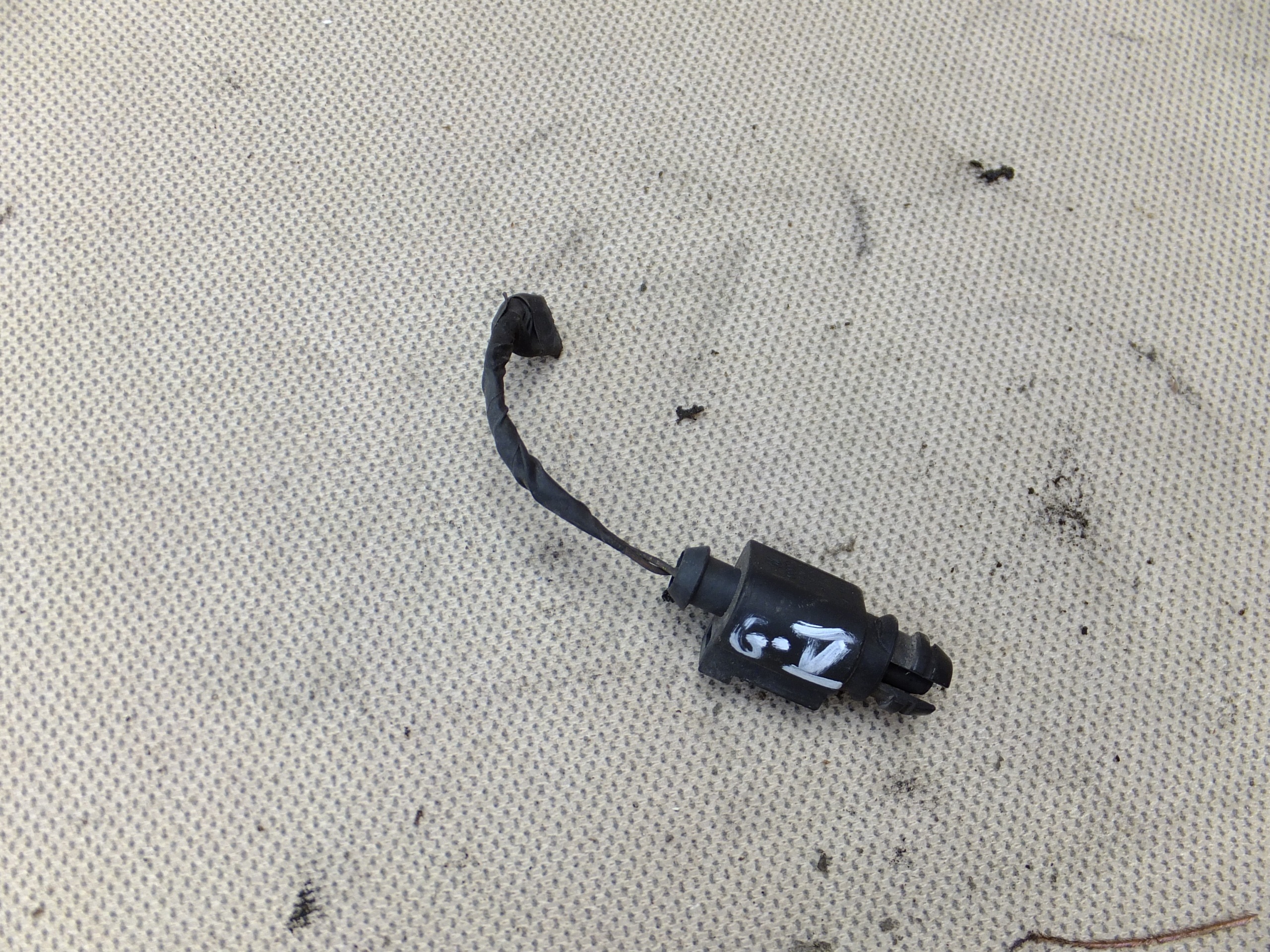 sensor temperatury zewnetrznej vw golf V 8Z0820535