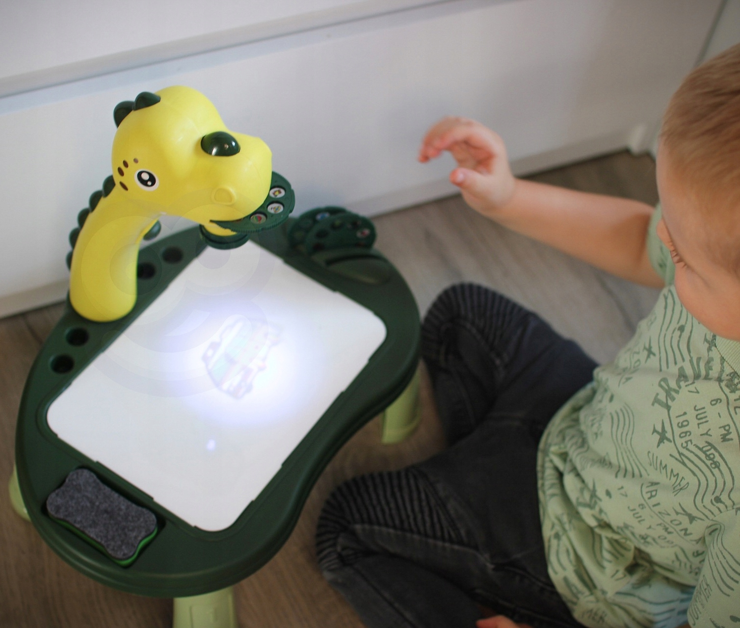 TABLICA DO RYSOWANIA STOLIK DINOZAUR PROJEKTOR 24 WZORY + 2 GRY PREZENT Płeć chłopcy dziewczynki