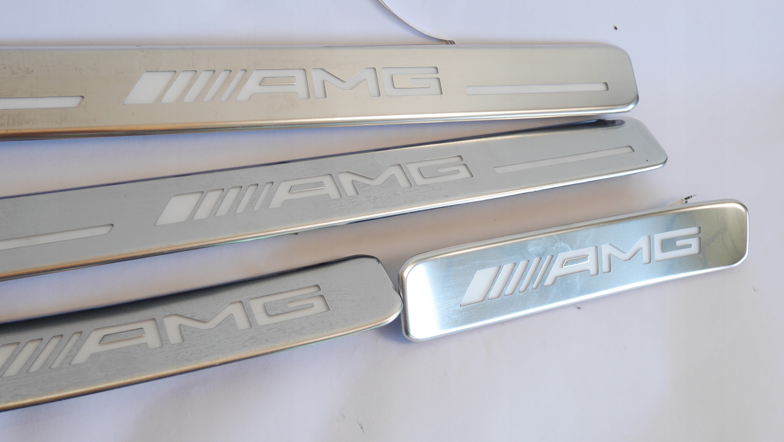 MERCEDES G AMG W463 LISTWY PODSWIETLANE LEDOWE 4SZ Producent części Mercedes-Benz OE