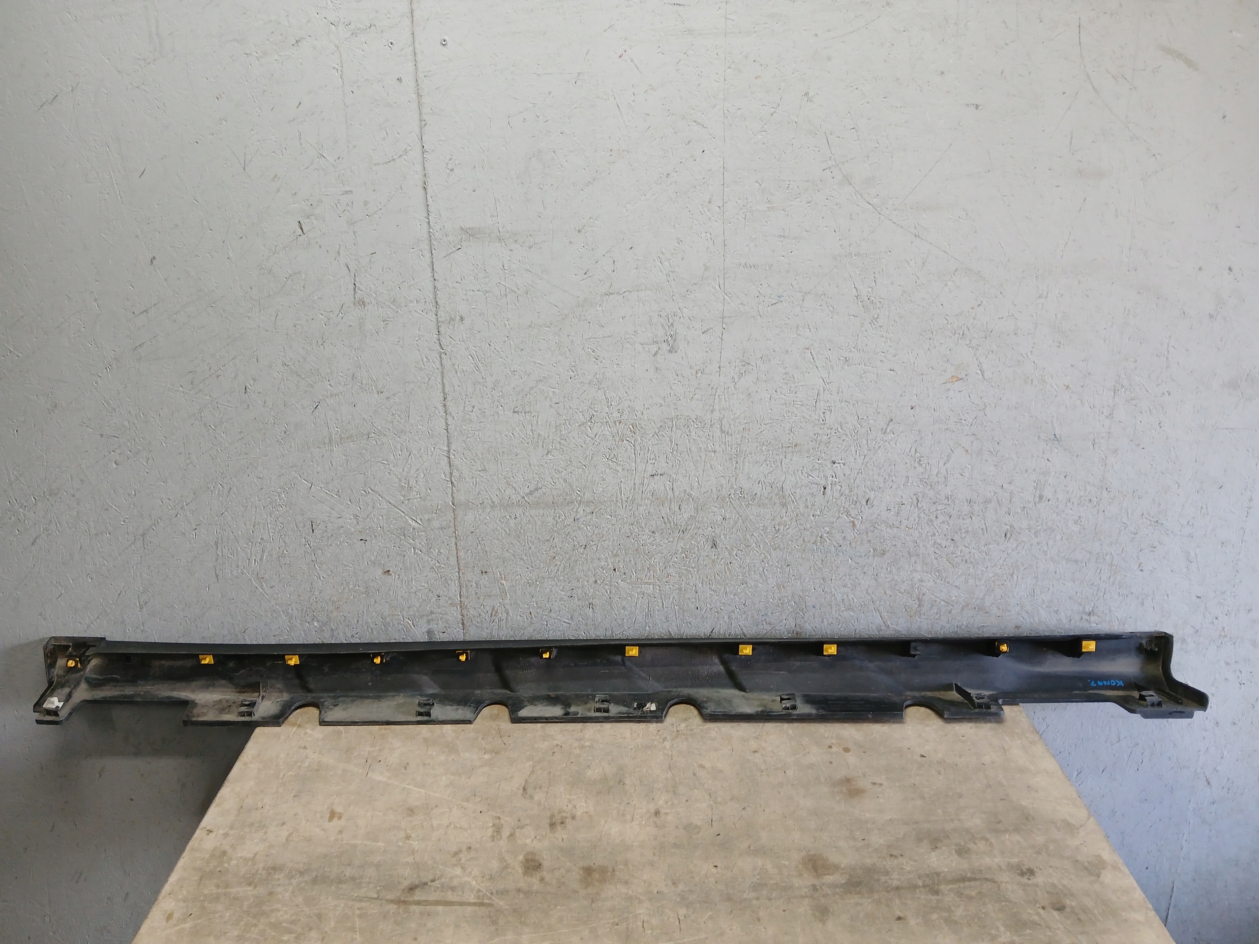 threshold moulding threshold right HYUNDAI KONA 87752-J9000