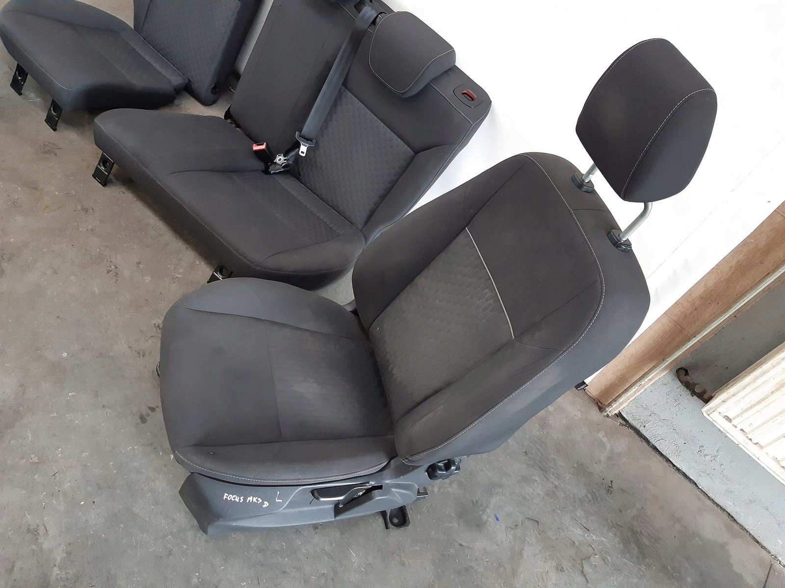 seat front left driver´s Ford Focus MK3 kombi FB