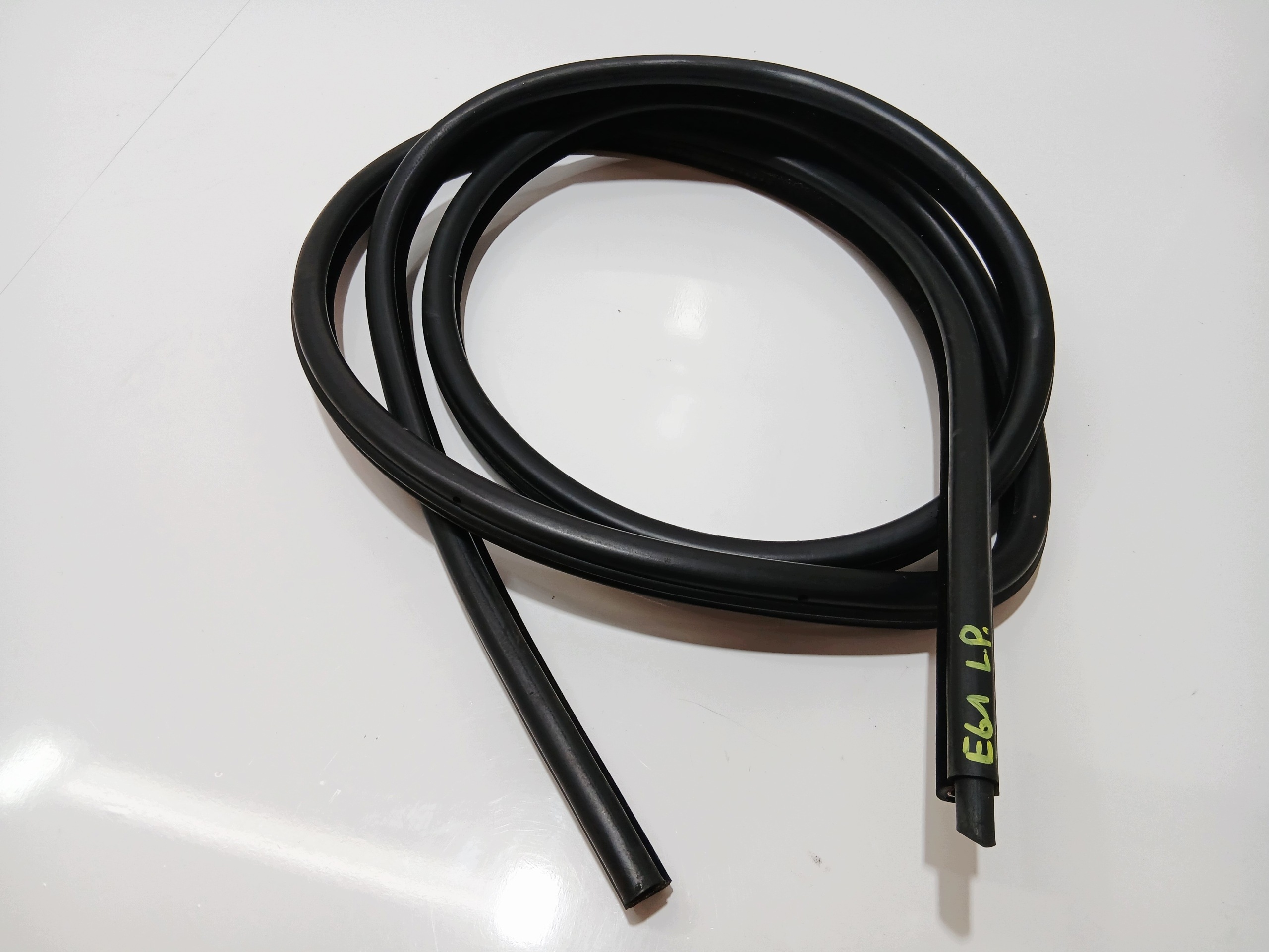 gasket door left front BMW E60 E61 tyres ZAMSZ (0001313)