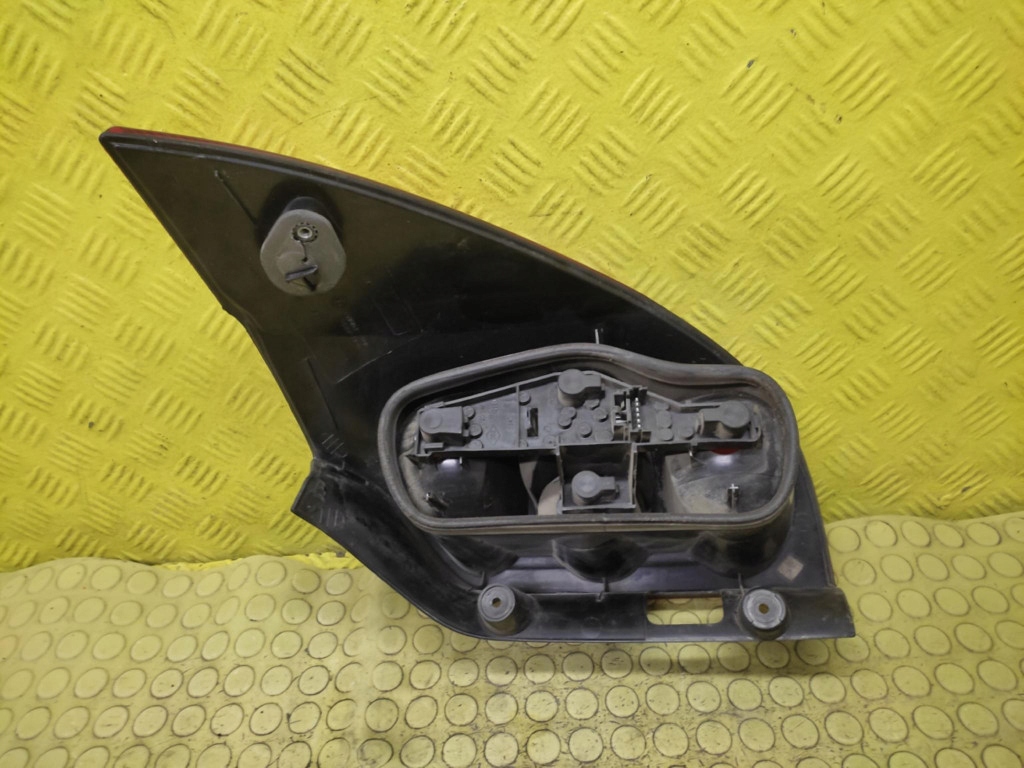 RENAULT LAGUNA II KOMBI light right rear part 8200703487