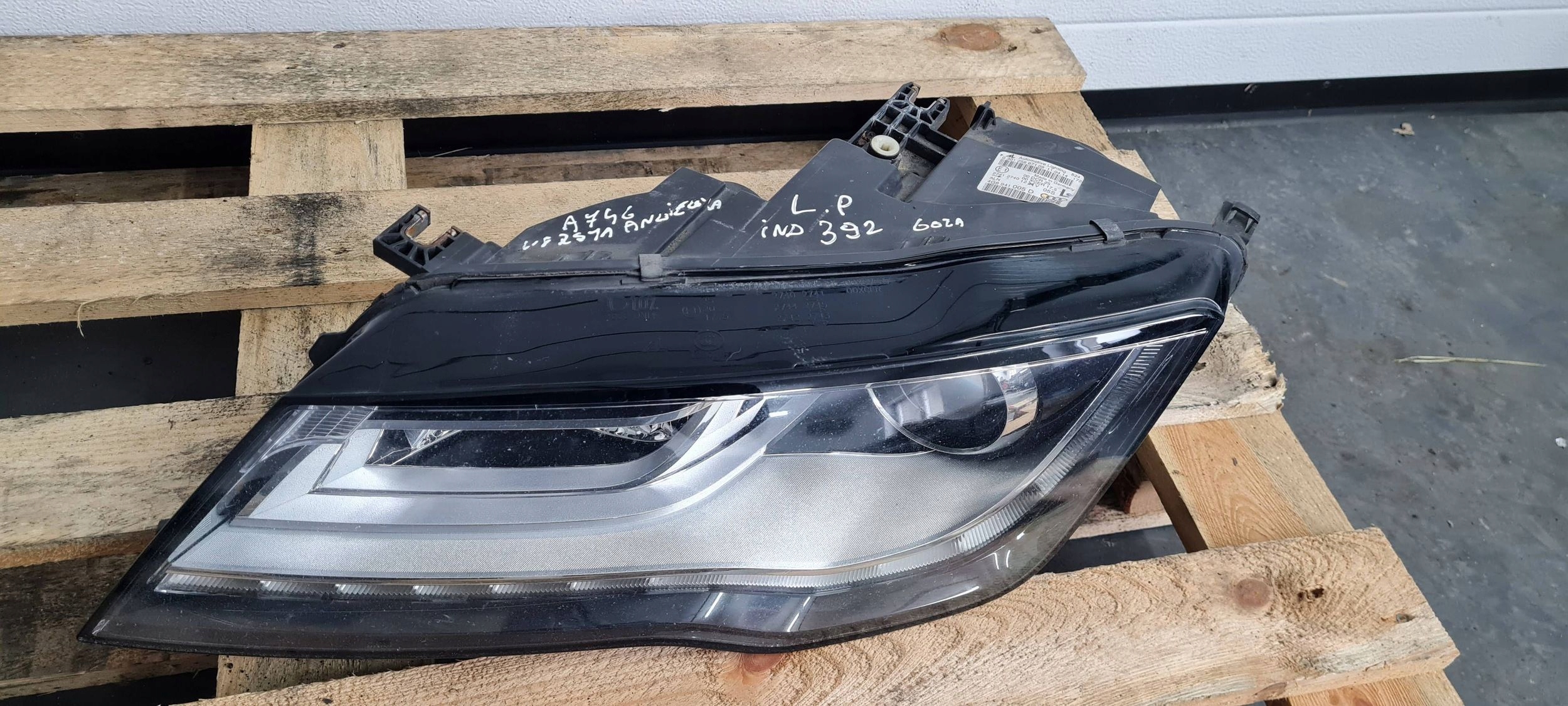 A7 4G S7 light XENON left left front ANGLIK 4G8941005D