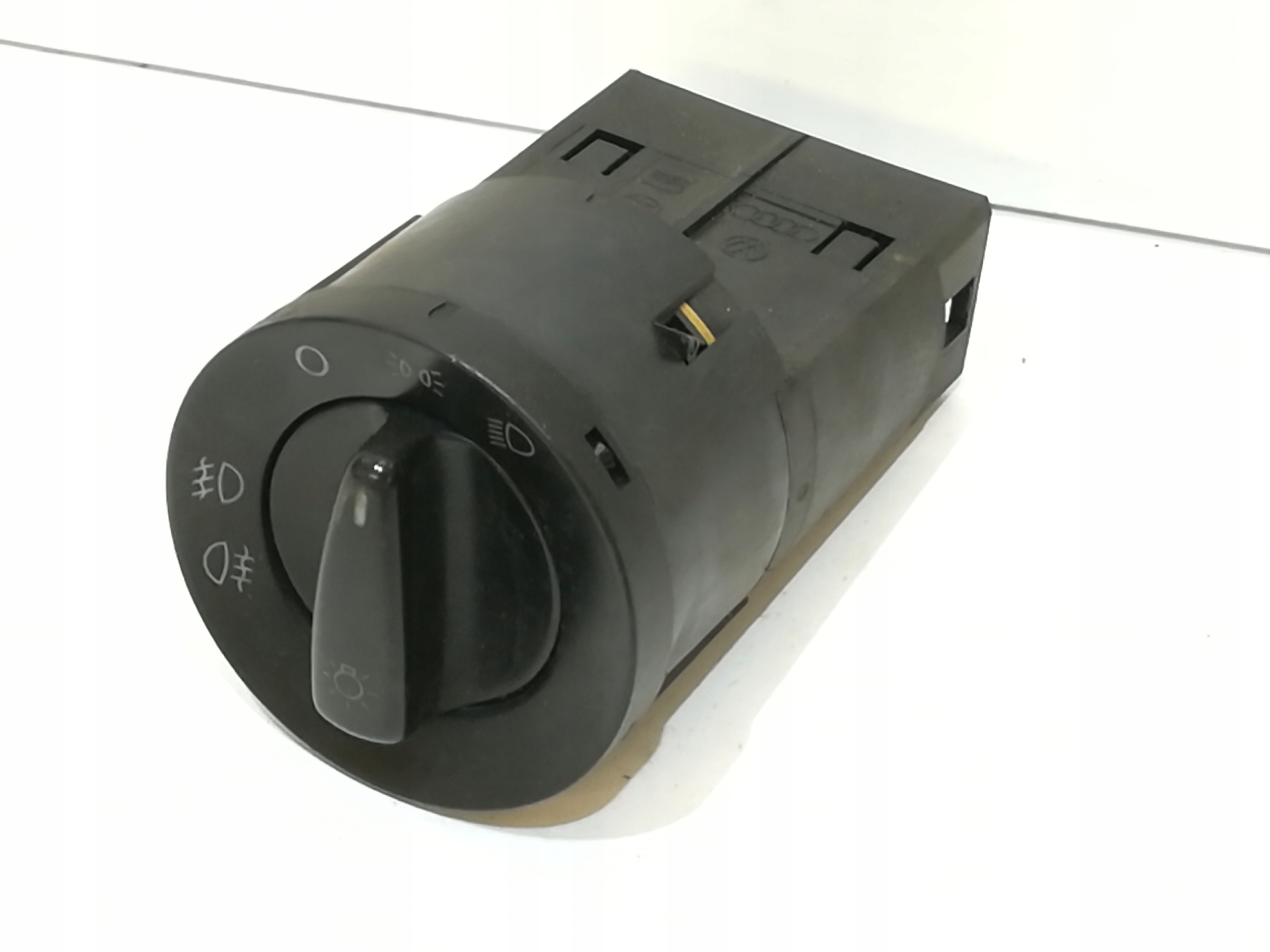 Перемикач світла Volkswagen OEc0941531a