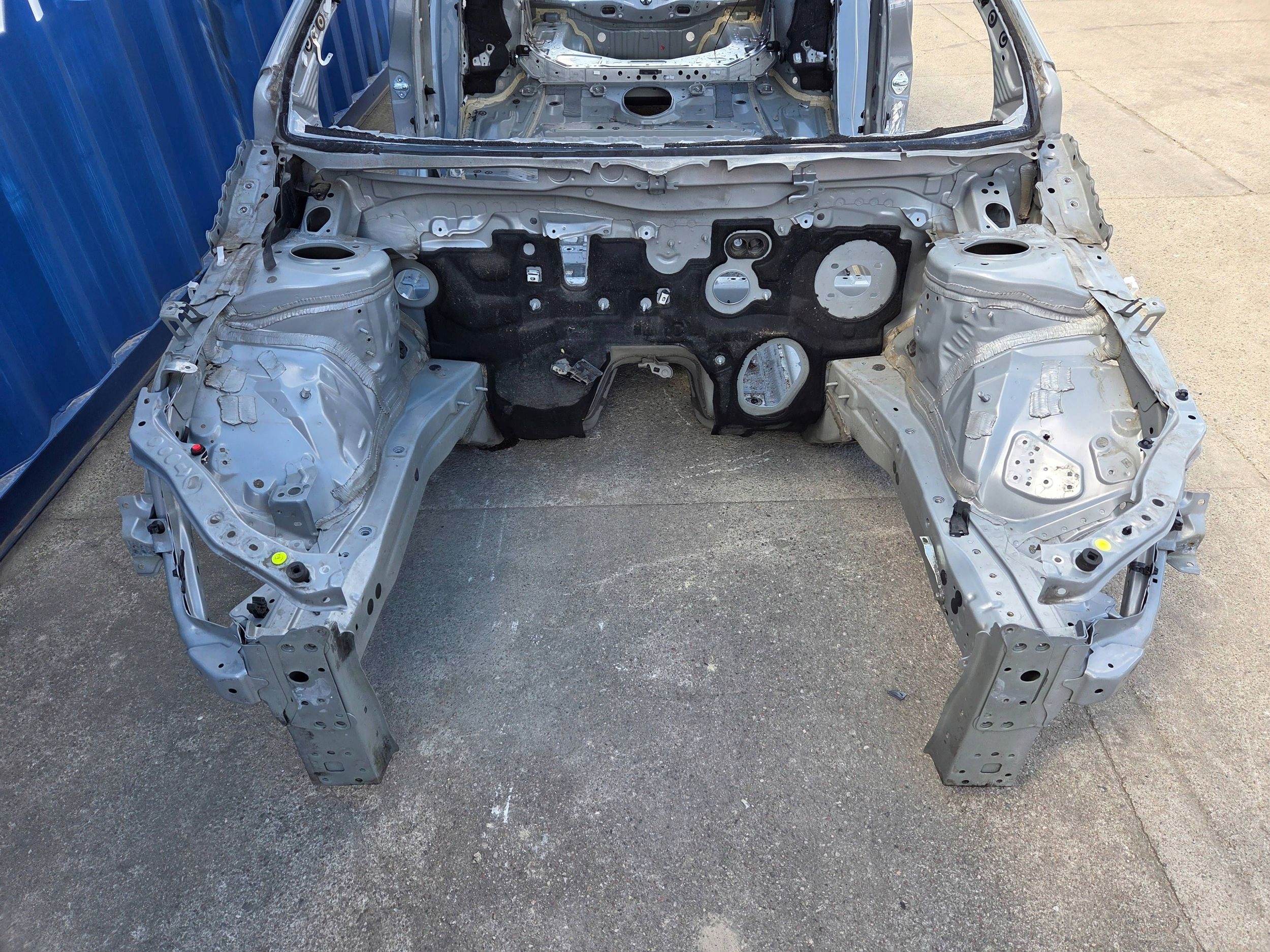 Toyota Corolla E21 Kombi front Podluznice