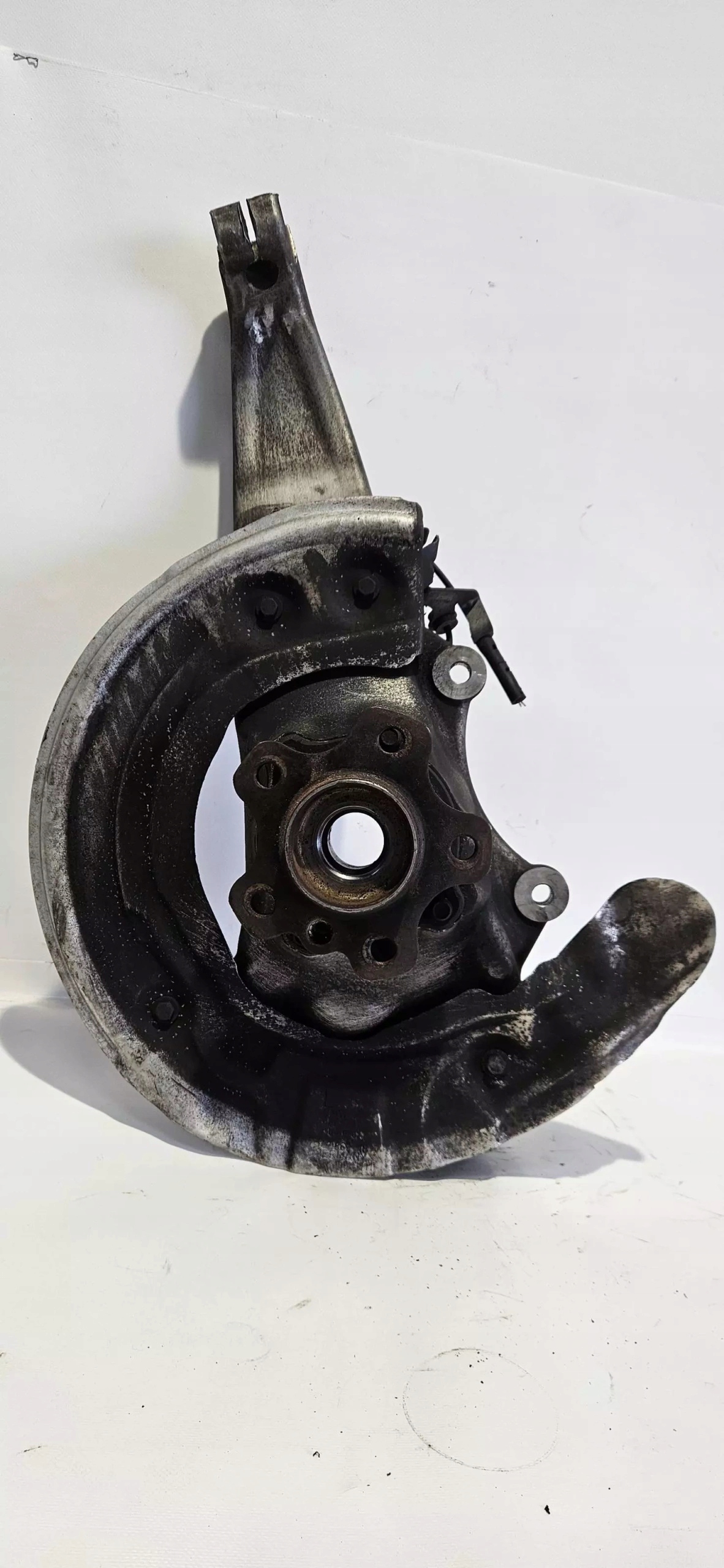 otoč čepu levý předek BMW 5 G30 17- X DRIVE