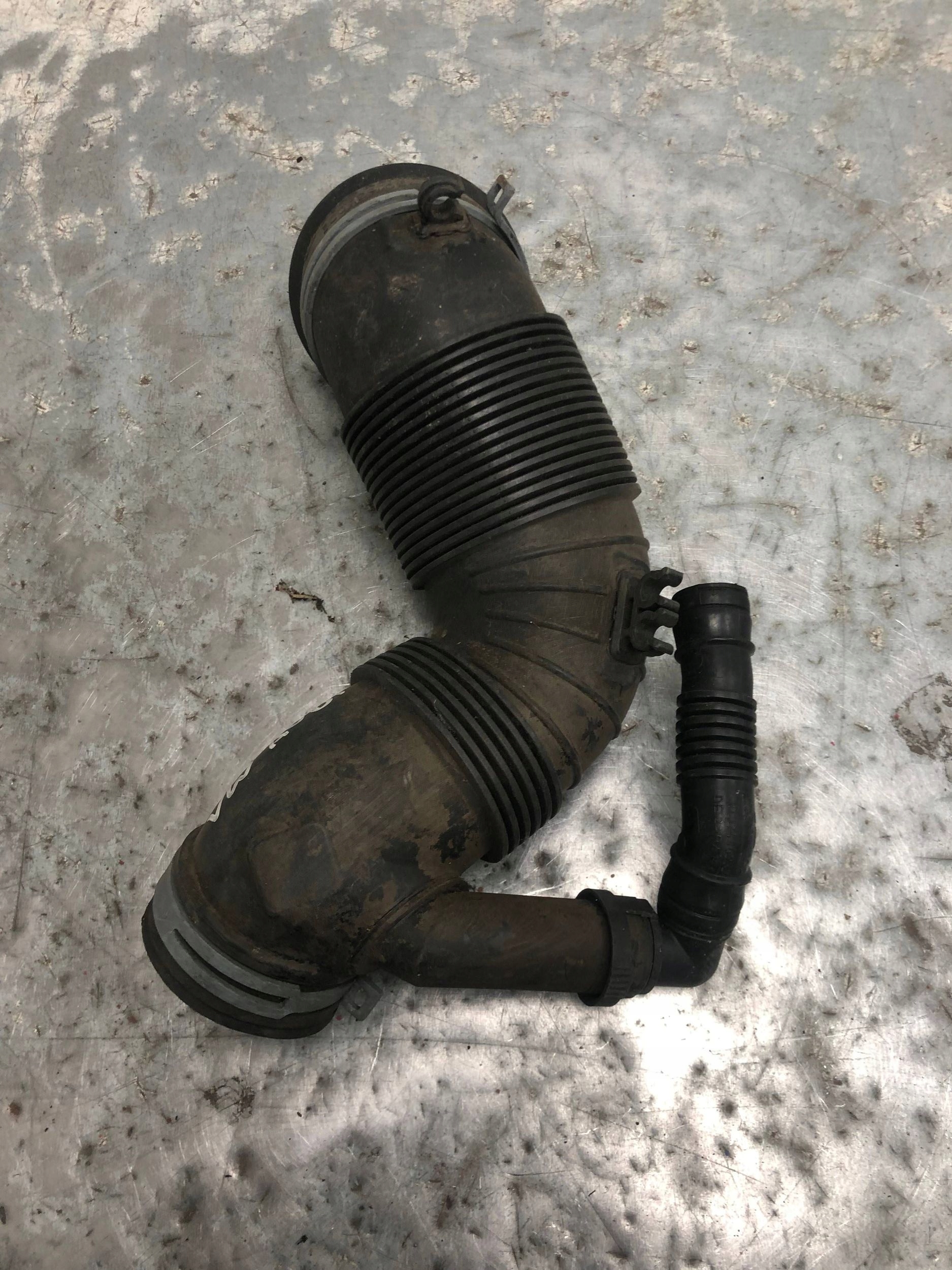 pipe air hose VW AUDI 3C0129654P