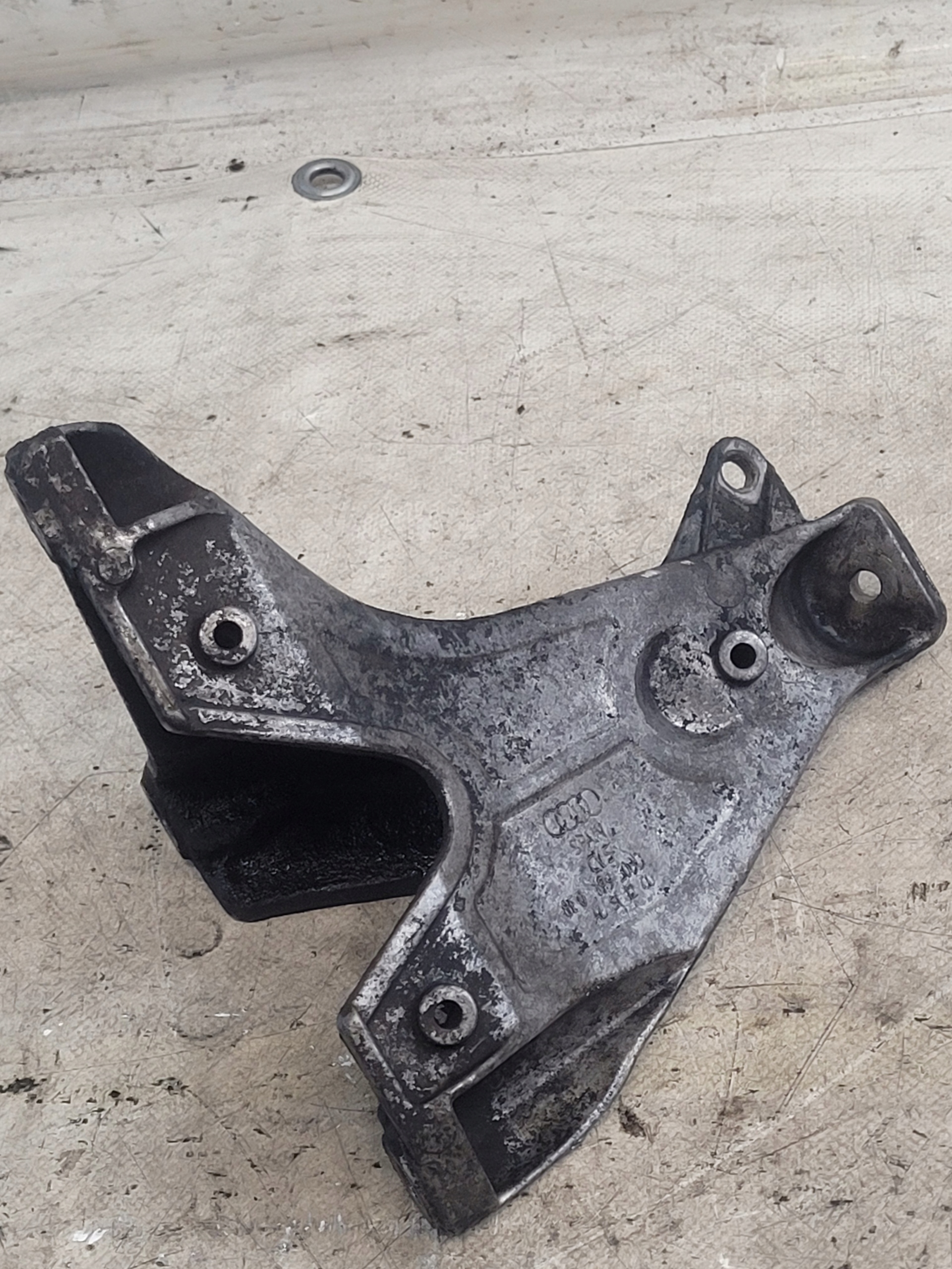 supporto Destro Motore OE 8E0199308D AUDI A4 B6 1.9TDI AWX