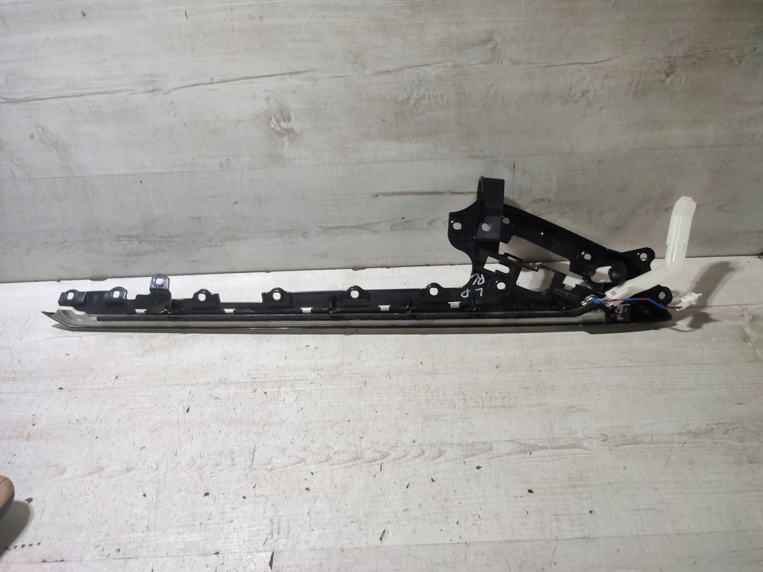 Lexus RC 2019 left side moulding door