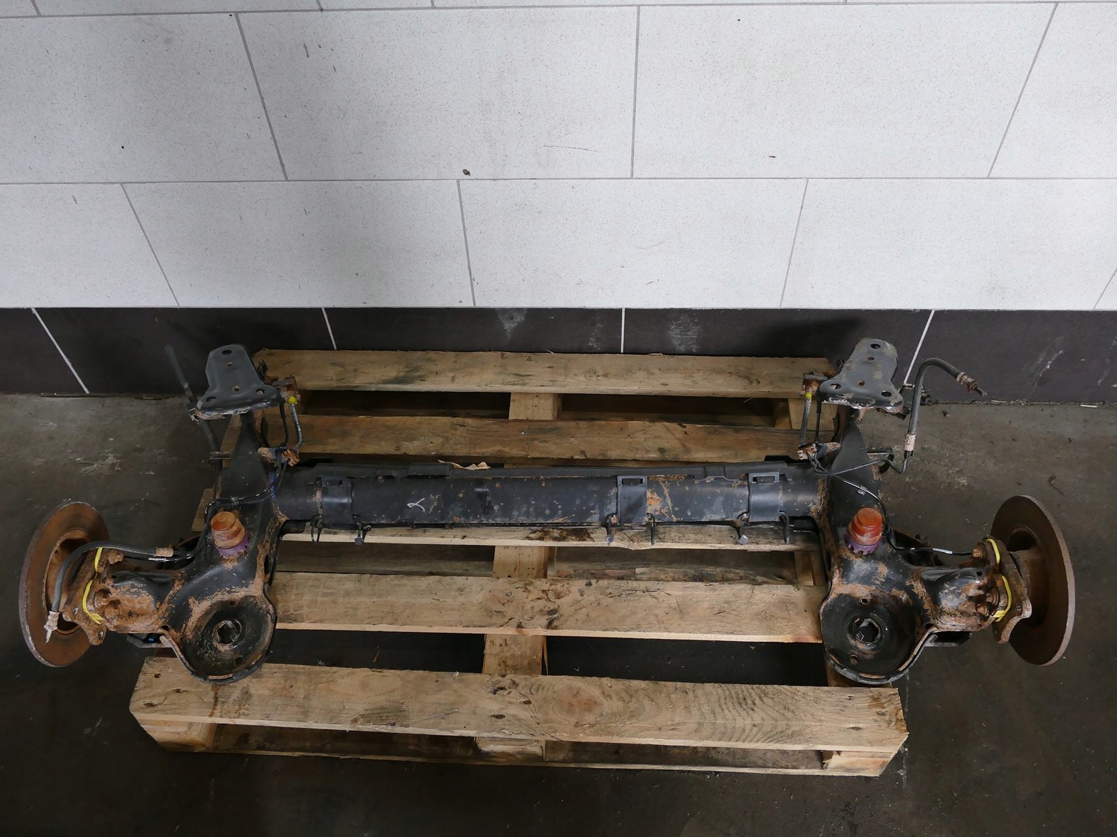 PEUGEOT 208 GTI LIFT 1.6 THP OŚ BELKA PIASTA TYŁ