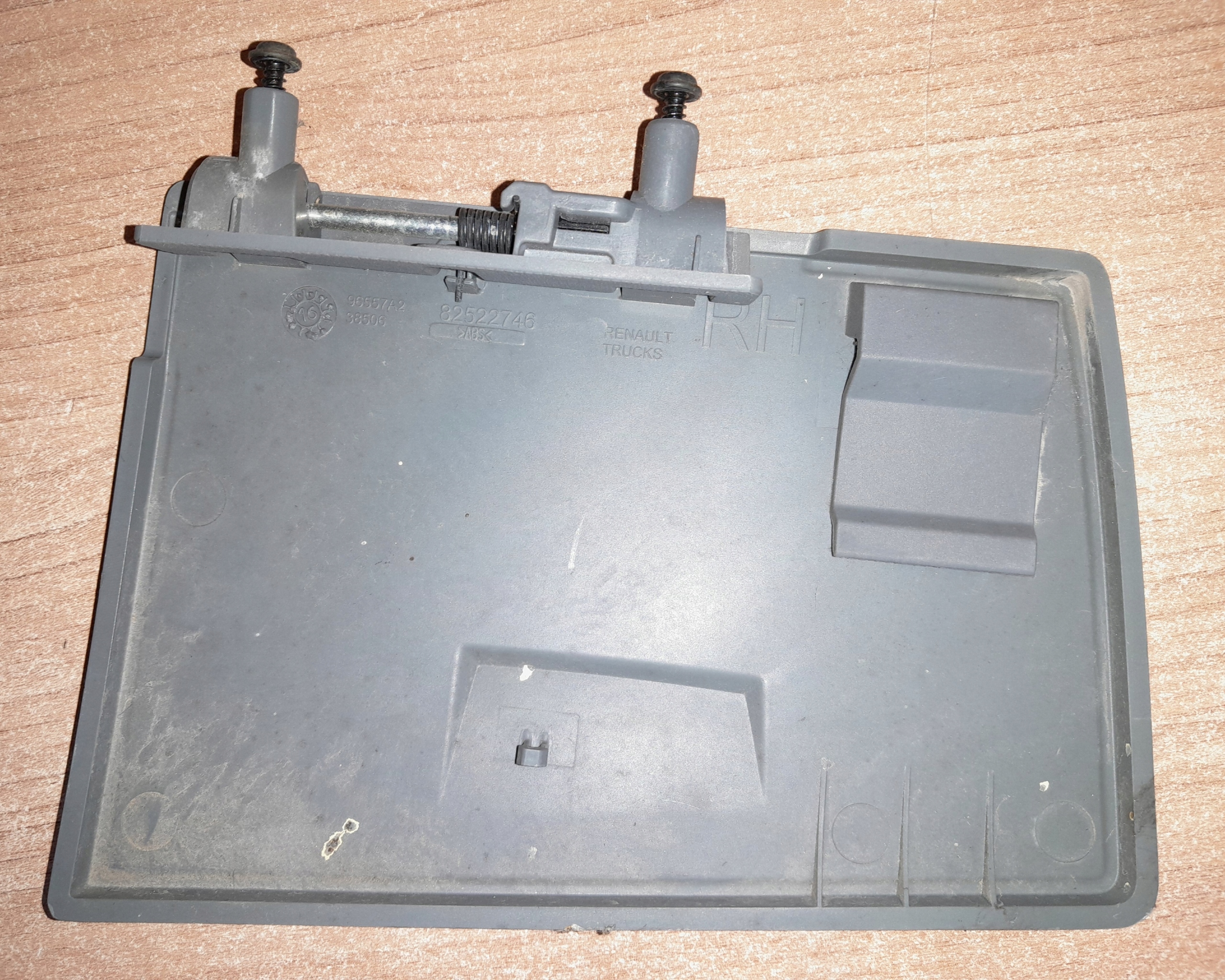 Blende Abdeckung KLAPKA PRZECIWSLONECZNA RENAULT GAMA T RH