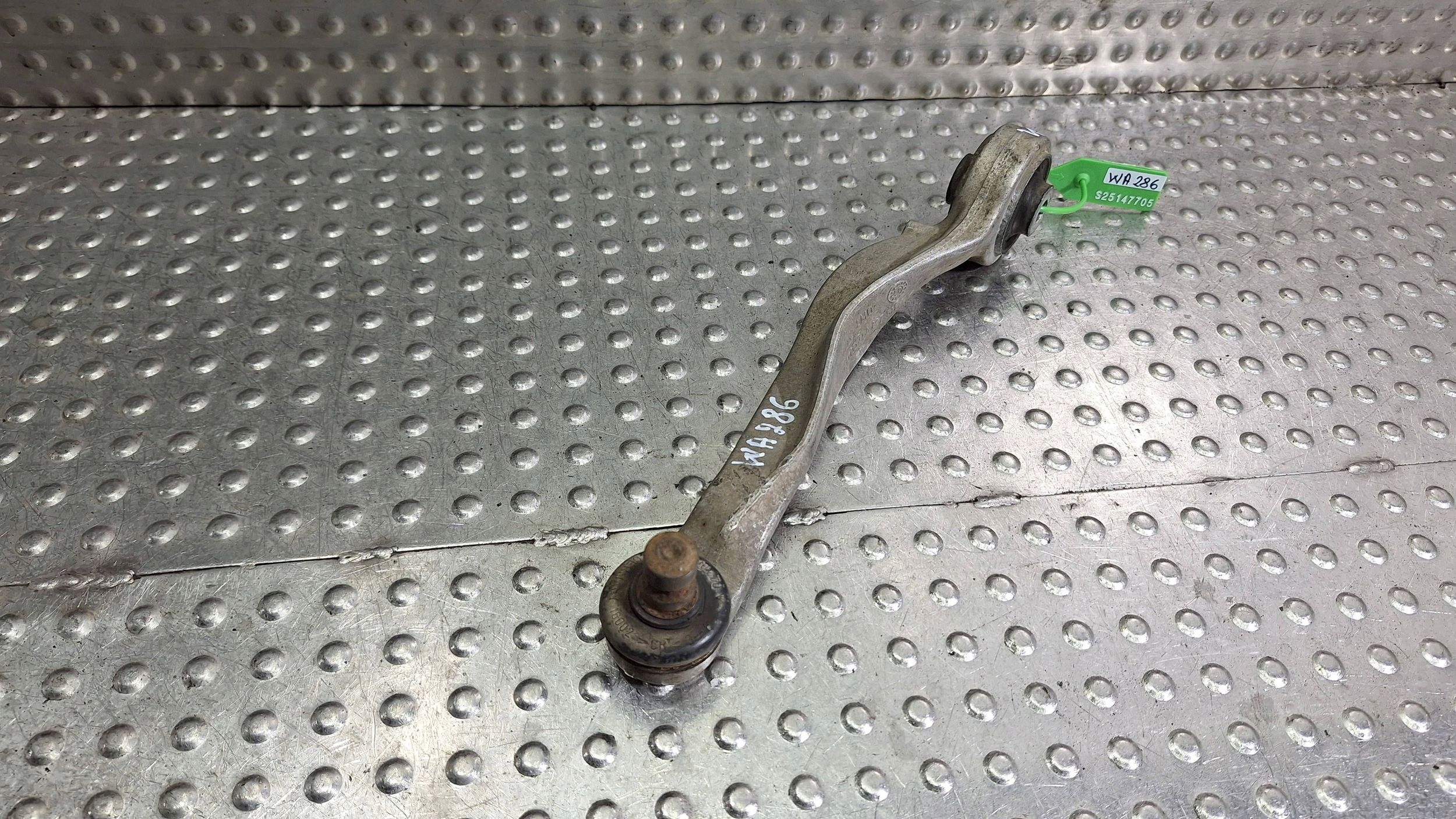 arm left front upper OE 4D0407511F AUDI A4 B6 A6 C5 PASSAT B5 SUPERB and
