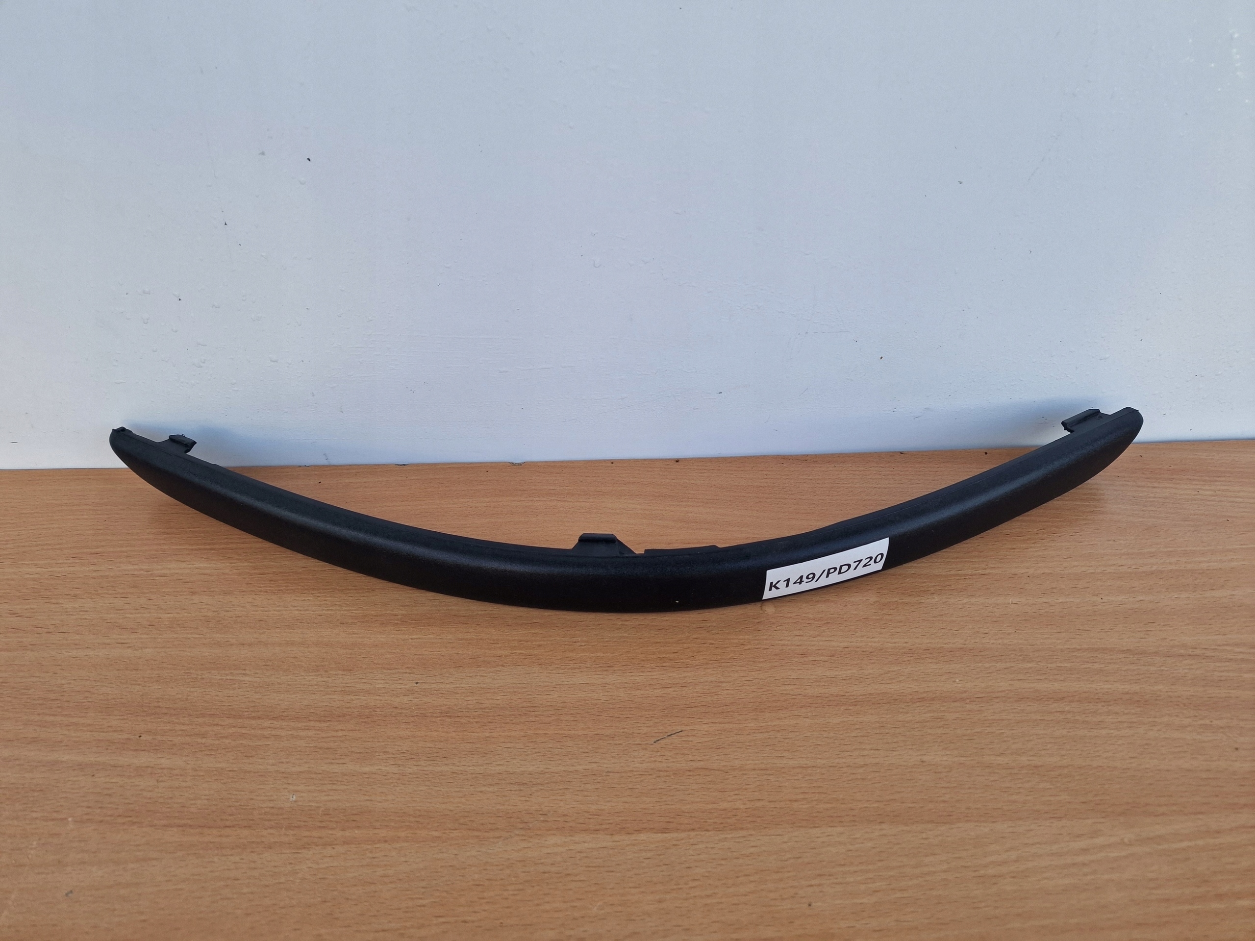 FORD FOCUS MK1 LIFT pravá lišta nárazníku předek 01