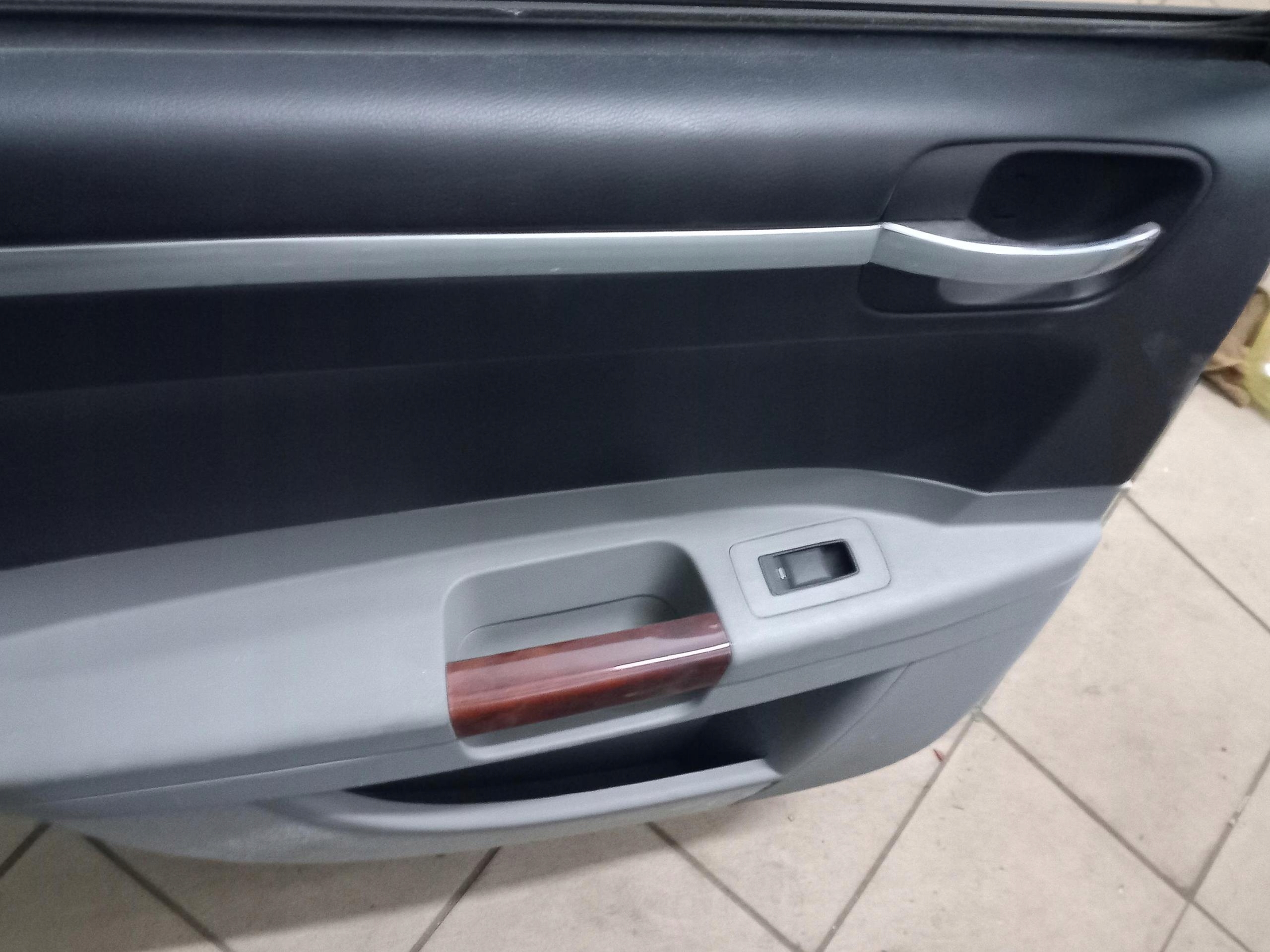 door left rear part complete CHRYSLER 300C sedan 04-10