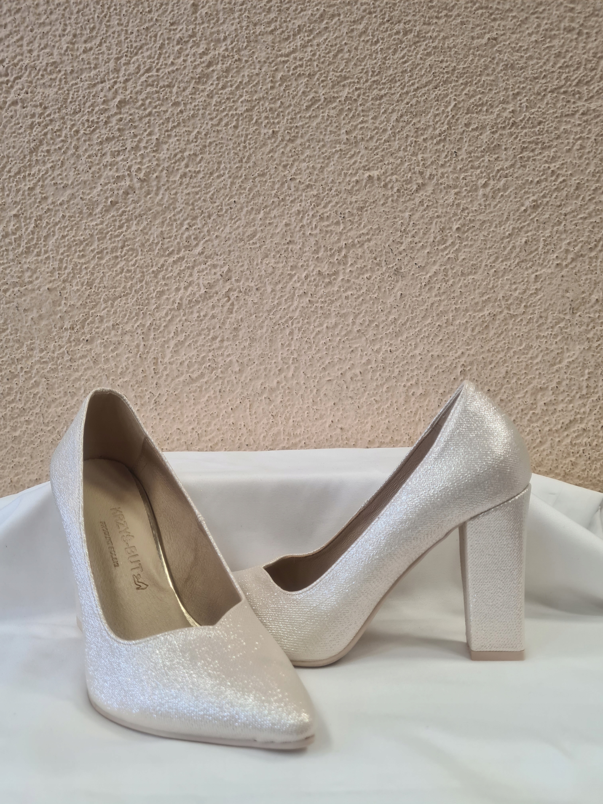 CZÓŁENKA ZŁOTY LEYD NA SŁUPKU KRZYŚ-BUT R.36 Model 197/3