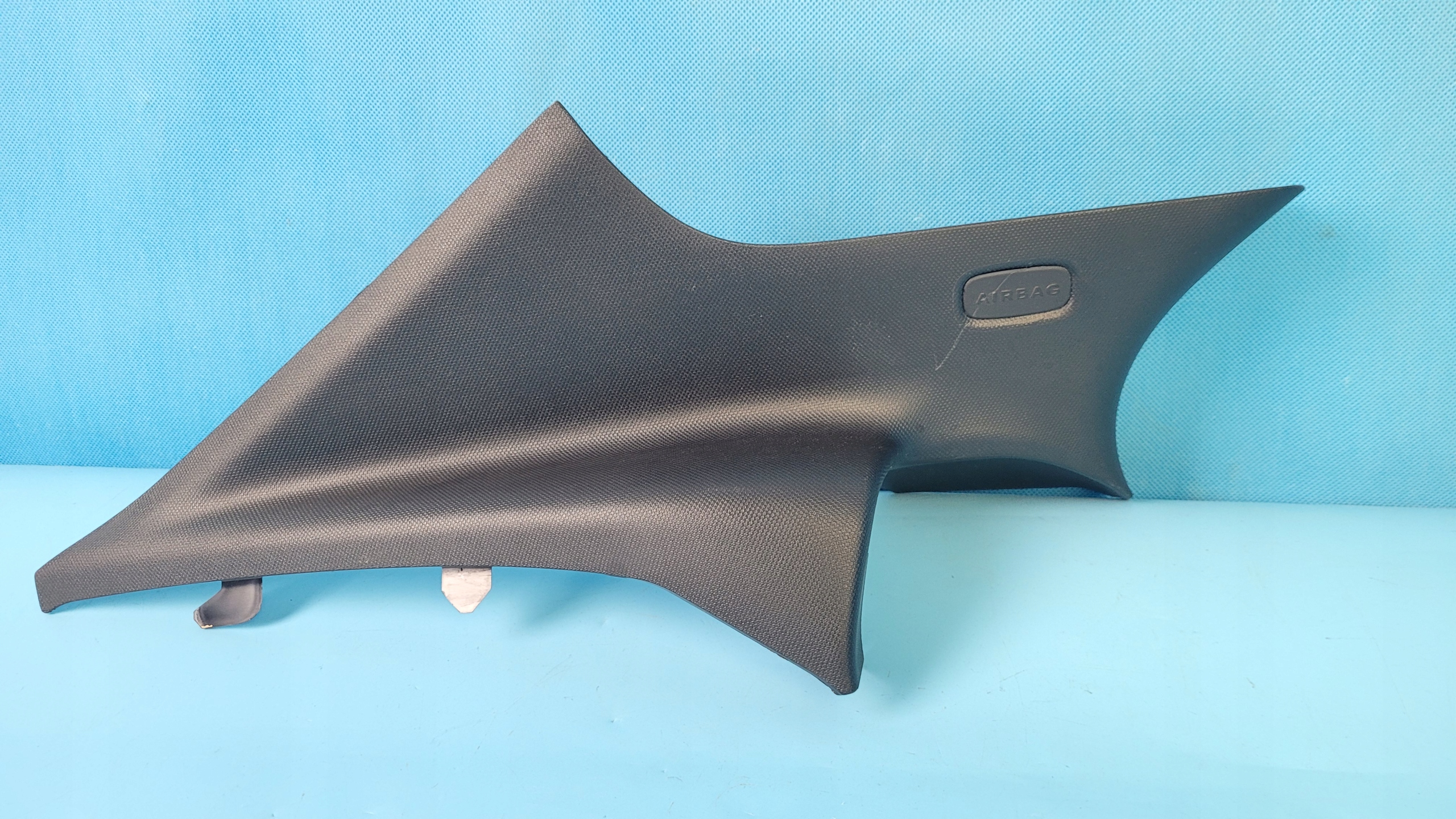 1776908802 - W177 A220 19R крышка стойки левая задняя A1776908802