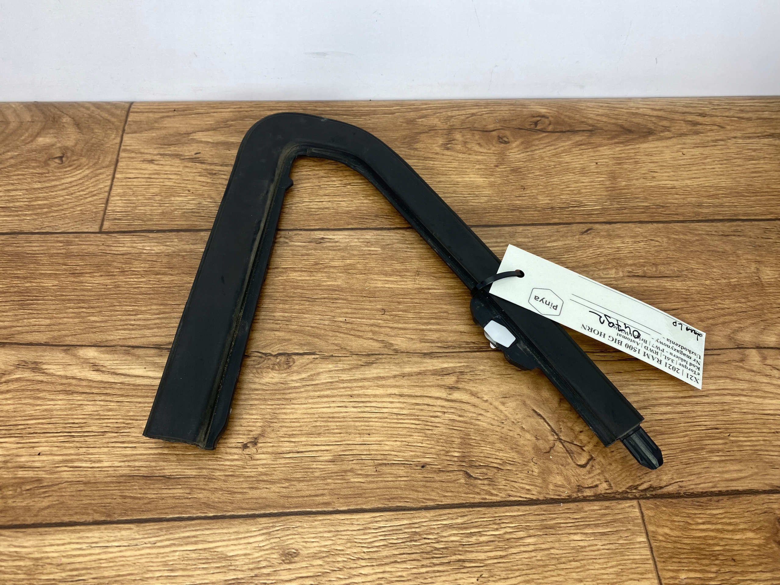moulding narozna cover dekor door left front Dodge Ram 1500 2019+