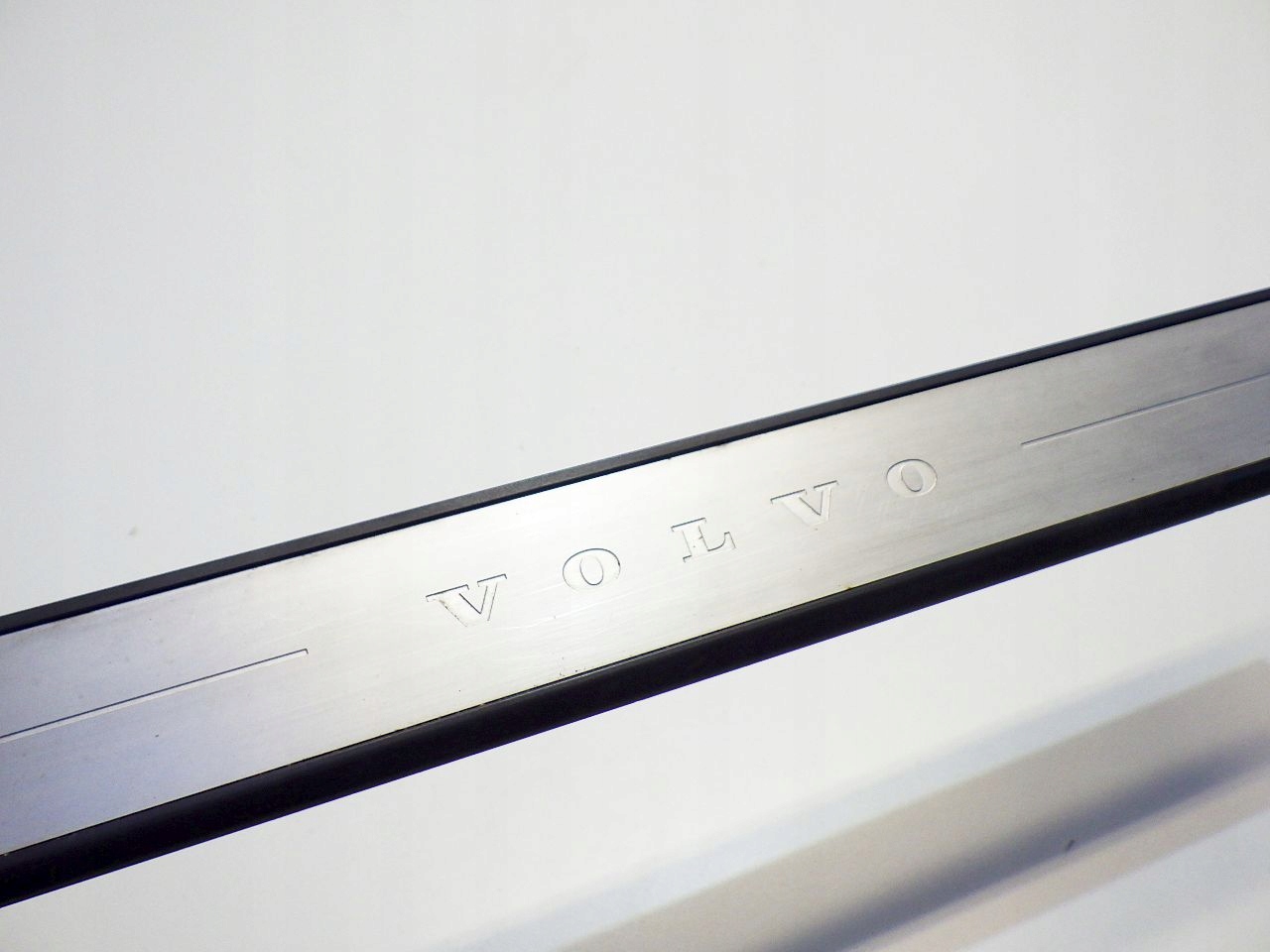 VOLVO XC40 2021 LISTWA NAKŁADKA PROGU PRZÓD PRAWA Numer katalogowy części 32289844