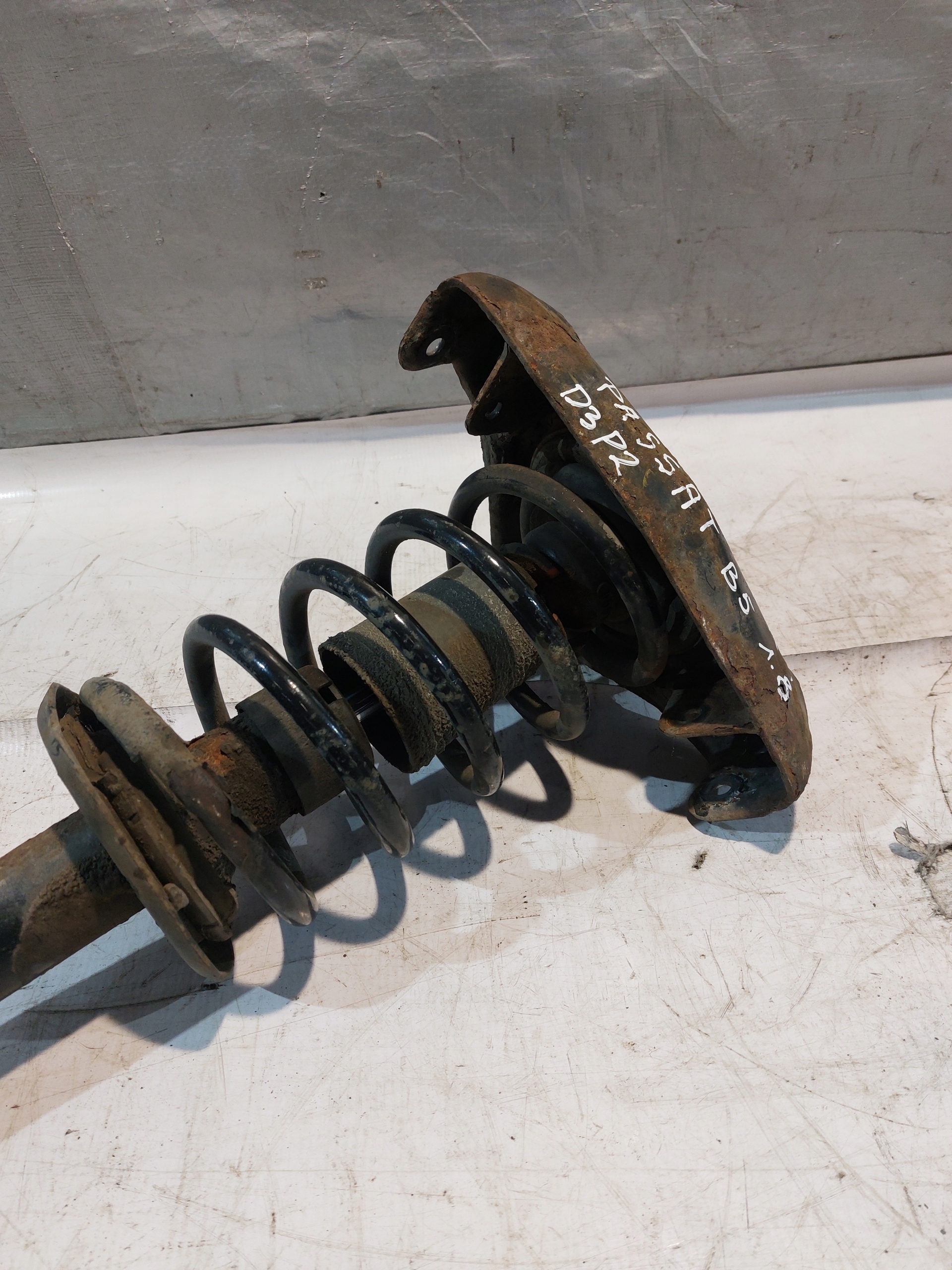 shock absorber spring left front VW PASSAT B5 1.8