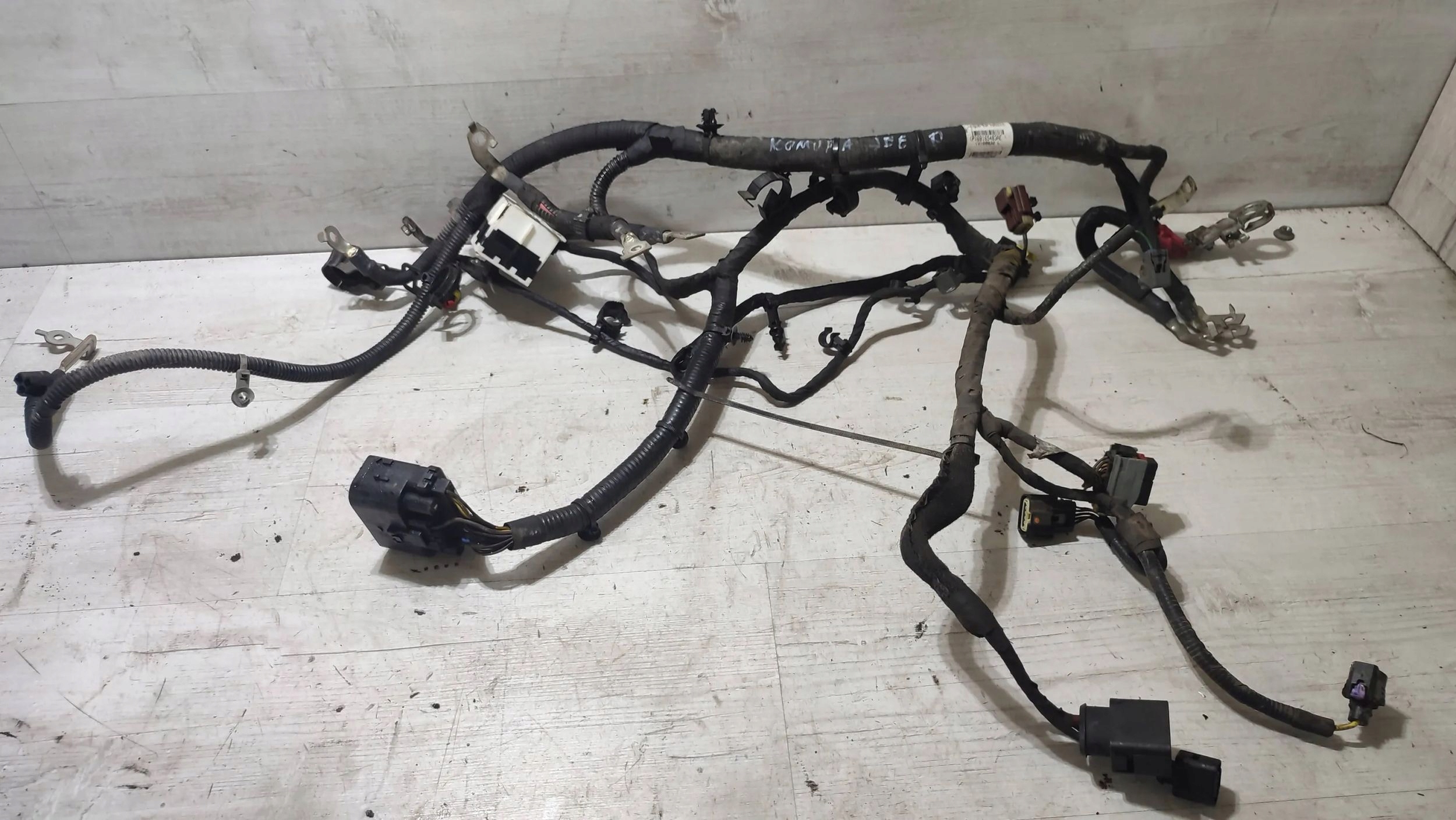 Jeep Cherokee 2015 bundle przewodow of the engine