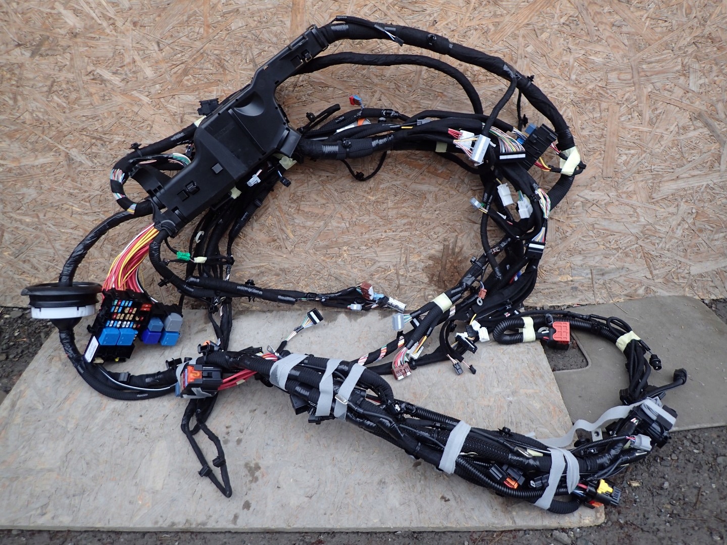 ЖГУТ ПРОВОДОВ RENAULT TRAFIC 3 III 240144797S