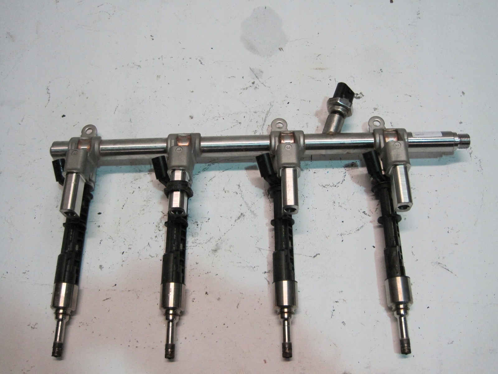Rampe injection ALFA ROMEO STELVIO 2,0iT 7004212787 04893630AA