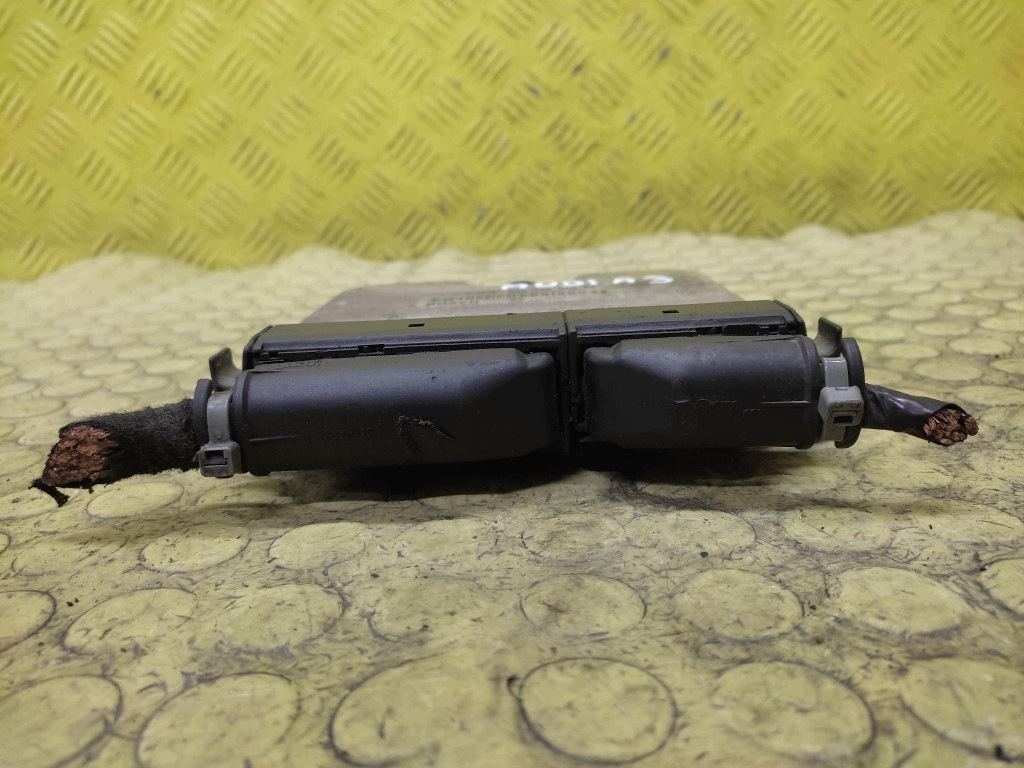AUDI A3 8L control unit of the engine 0281010123