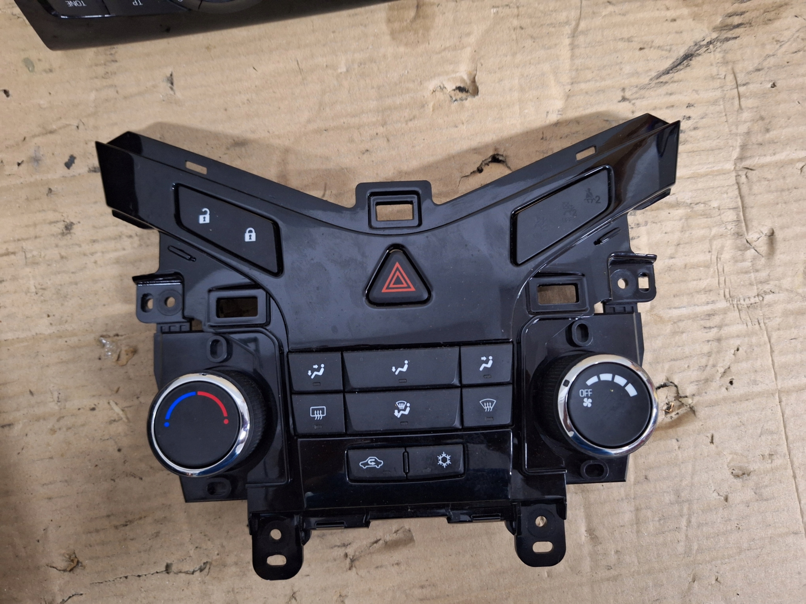 vezérlö panel a klímának Chevrolet Cruze 3870548