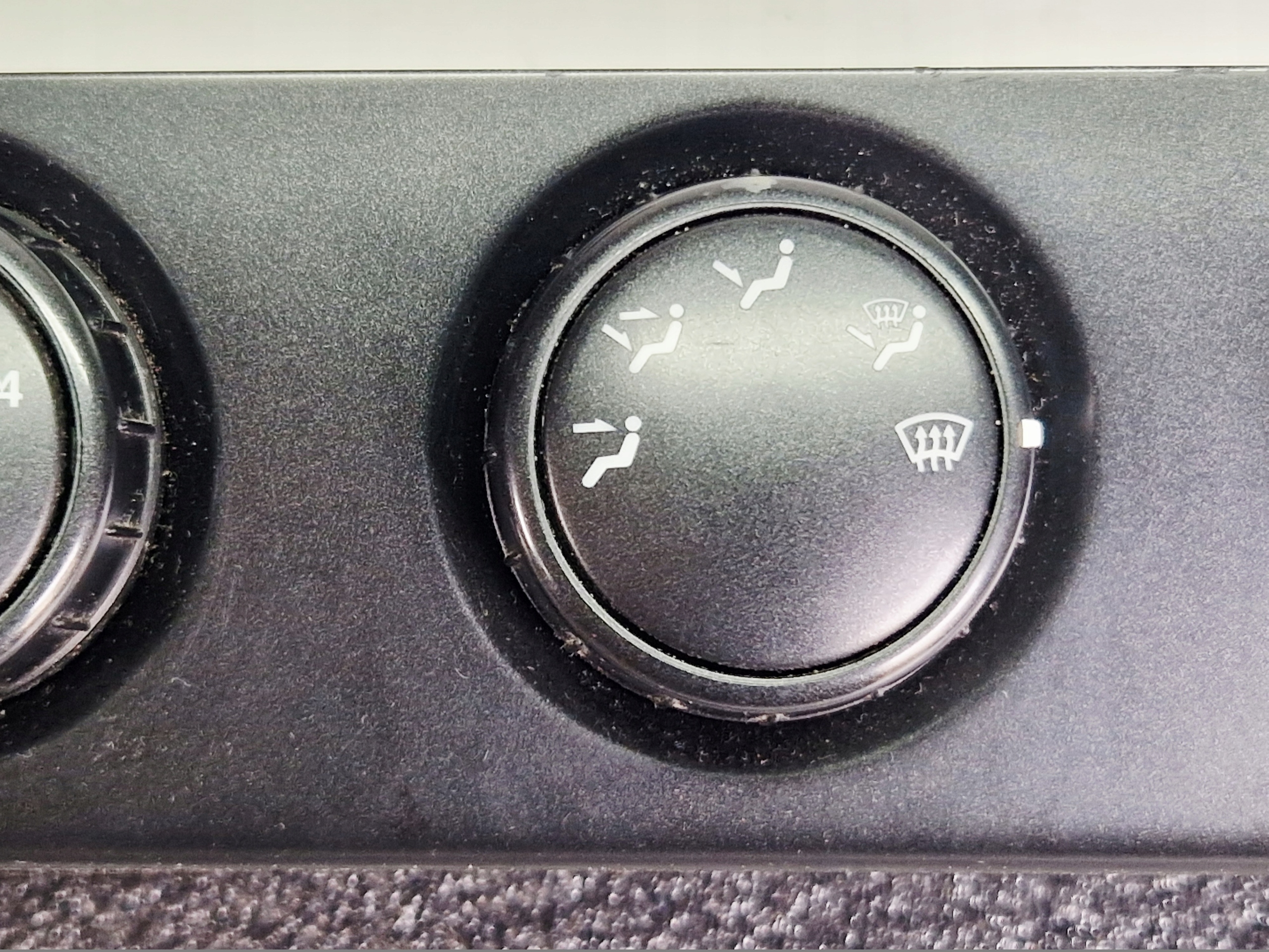 SSANGYONG ACTYON PANEL rešetka ventilacije prekidača klimatizacije 68700-31031