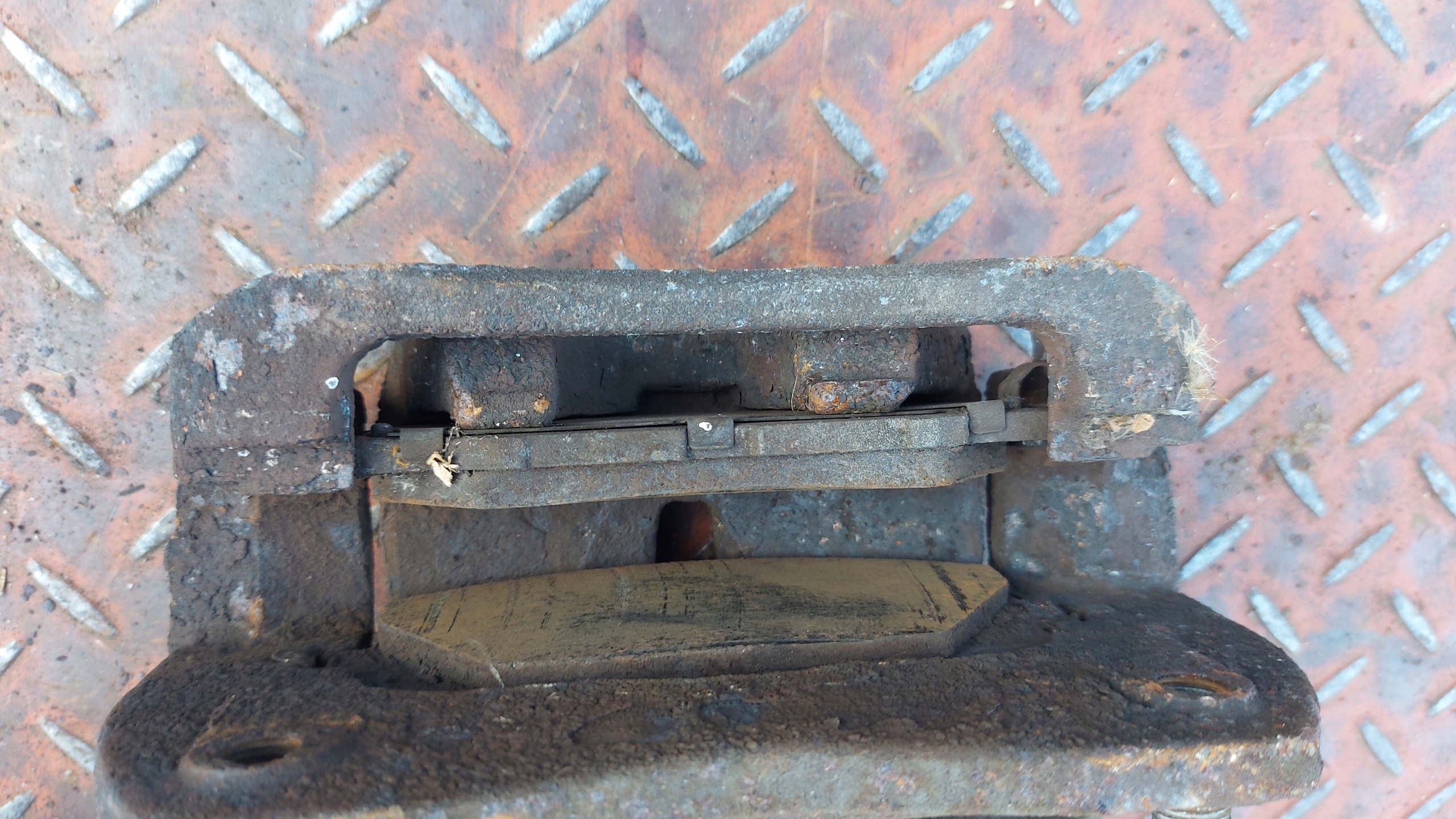 caliper brake left front TOYOTA RAV4 III 2,2 177KM