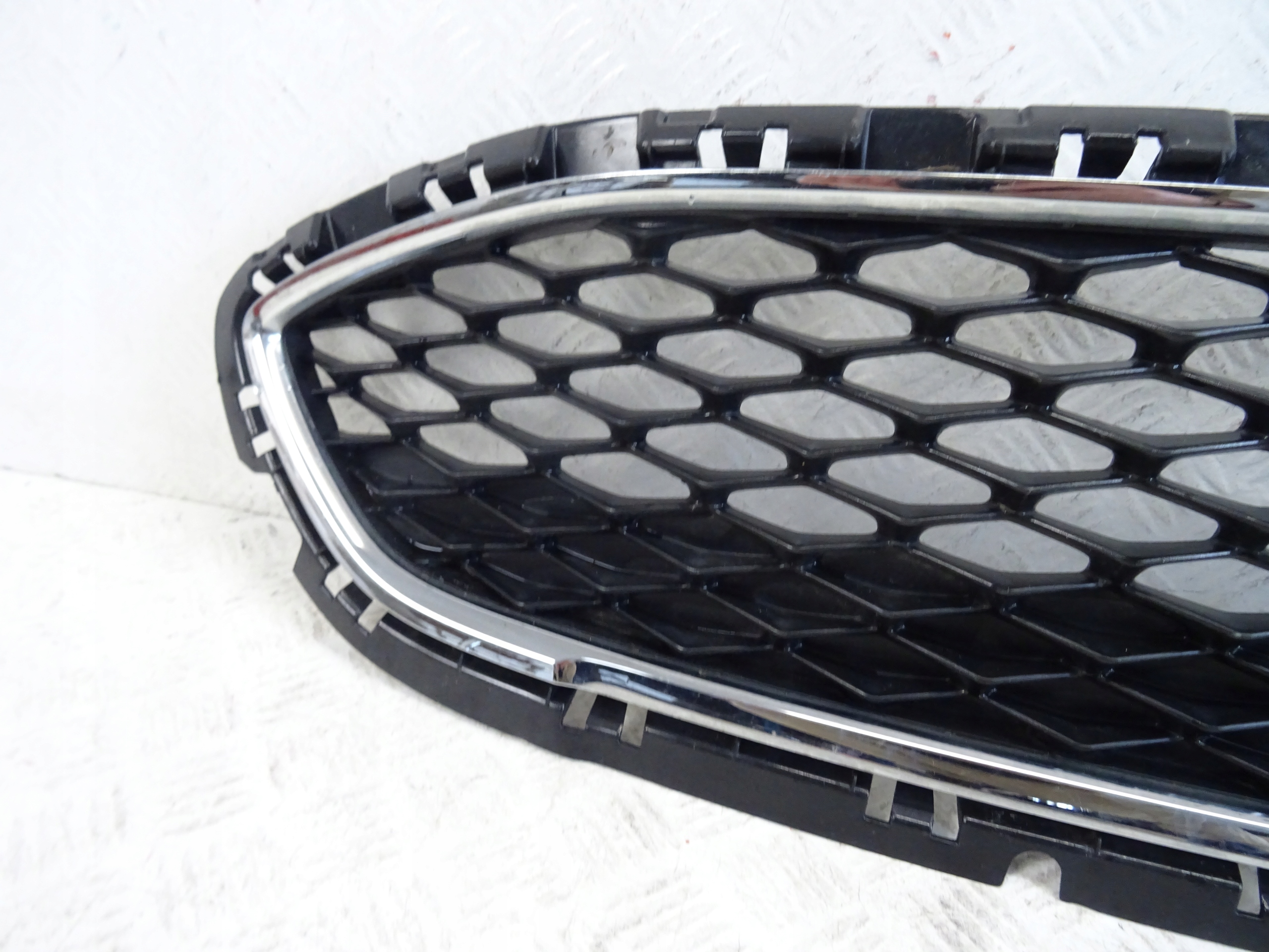 grille front front FORD FIESTA MK8 VIII H1BB-8B271-A1